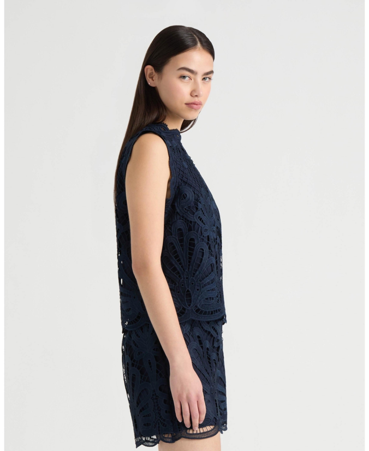 Nvlt Women's Sleeveless Mock Neck Lace Top