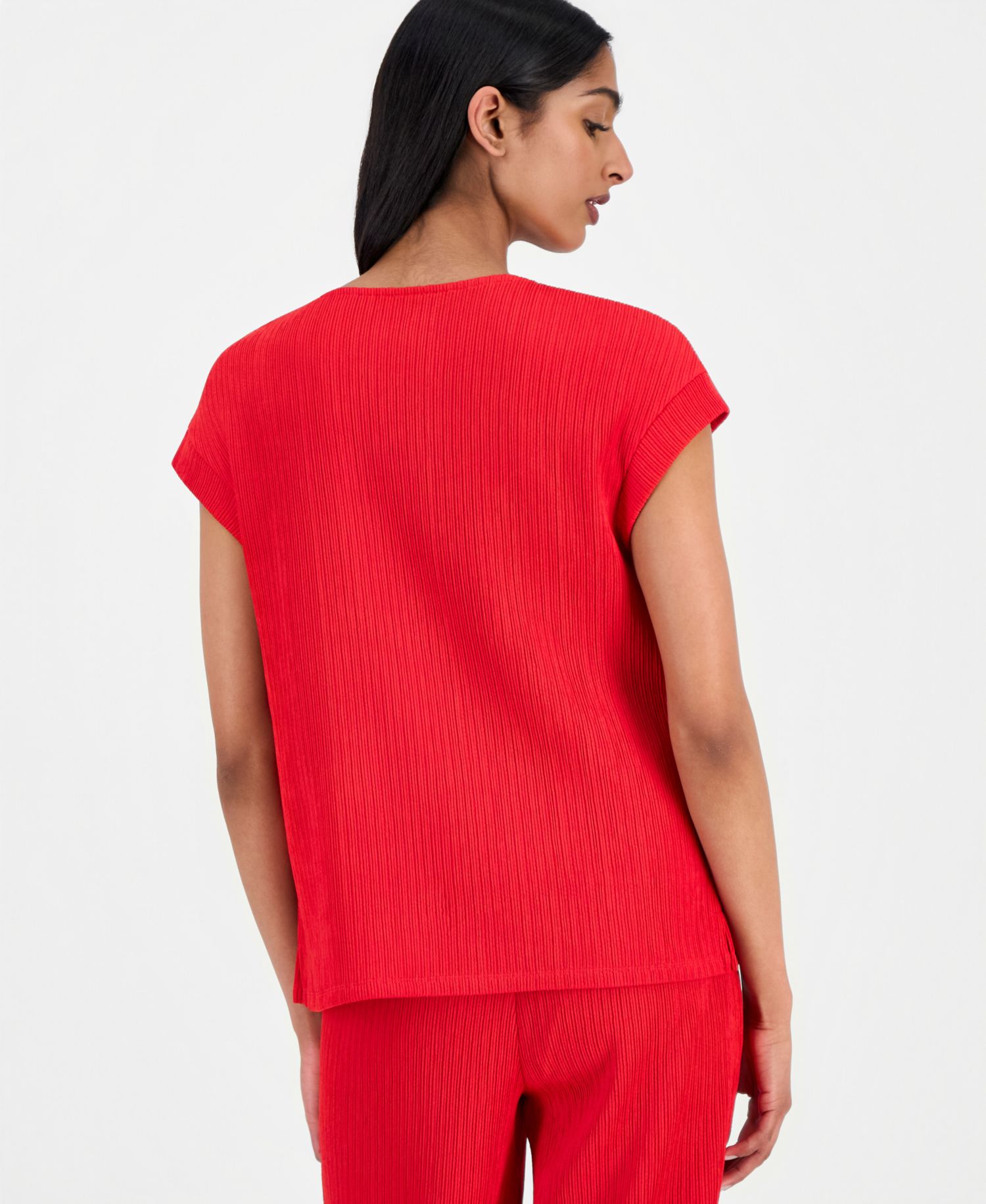 Women's Extended-Shoulder Textured V-Neck Top