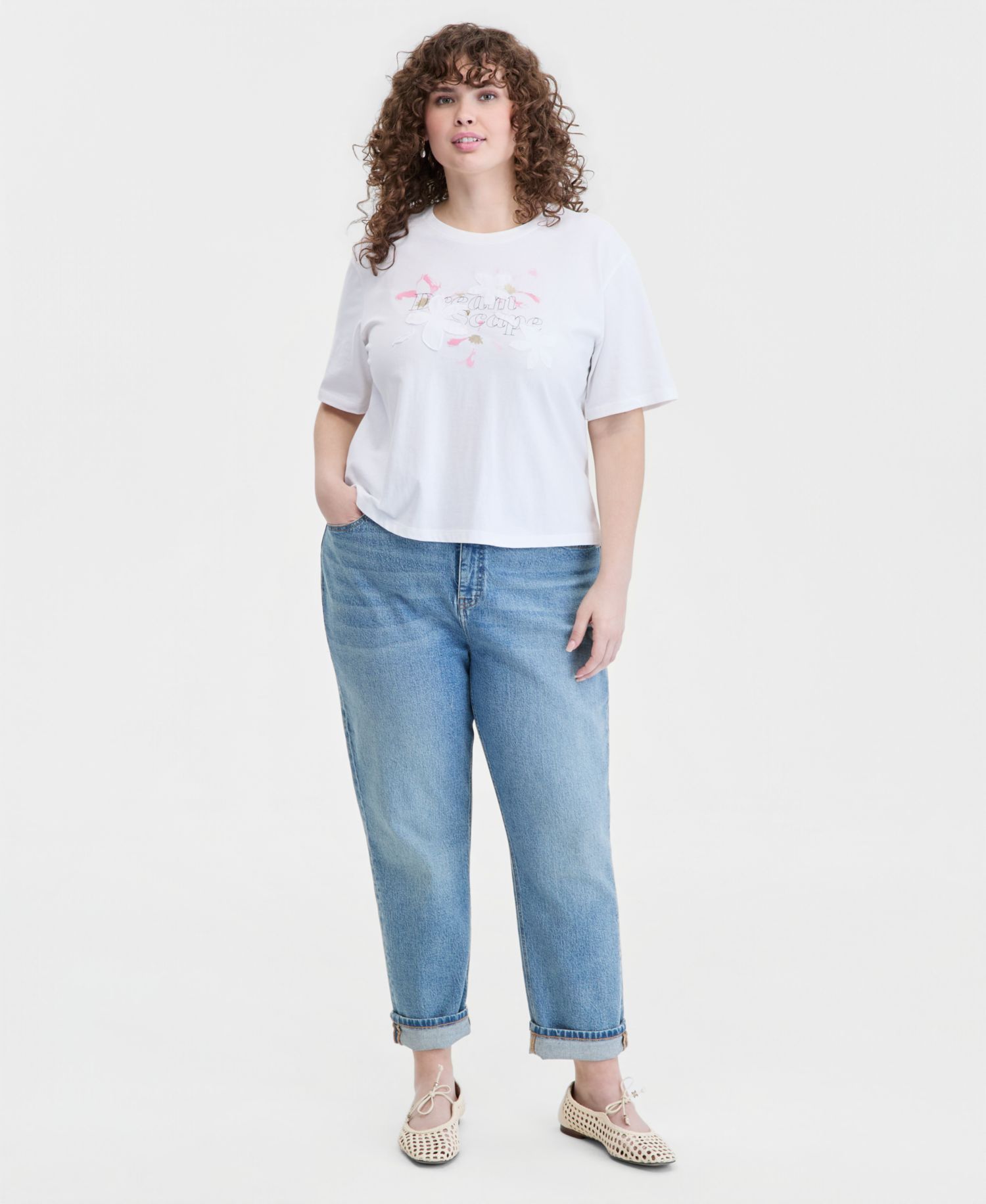 Trendy Plus Size Dreamscape Appliqu&eacute; T-Shirt
