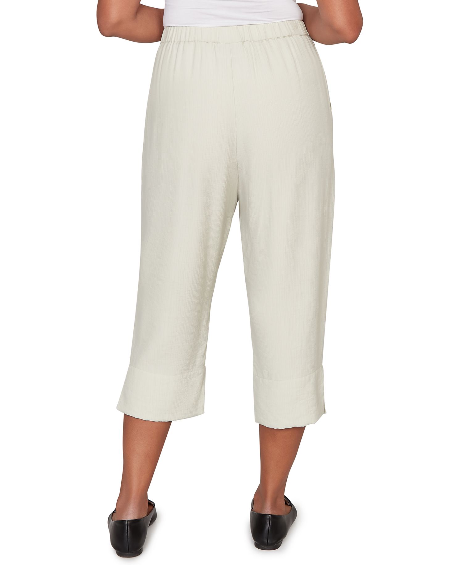 Petite Vintage Charm Relaxed Front Pocket Capri Pants