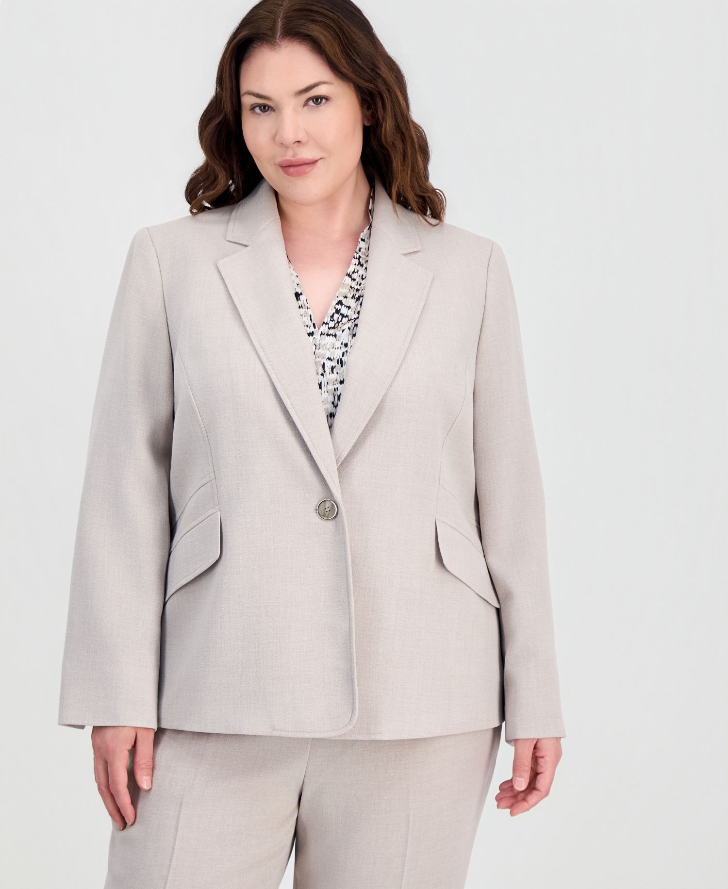 Plus Size Notched-Lapel Single-Button Blazer