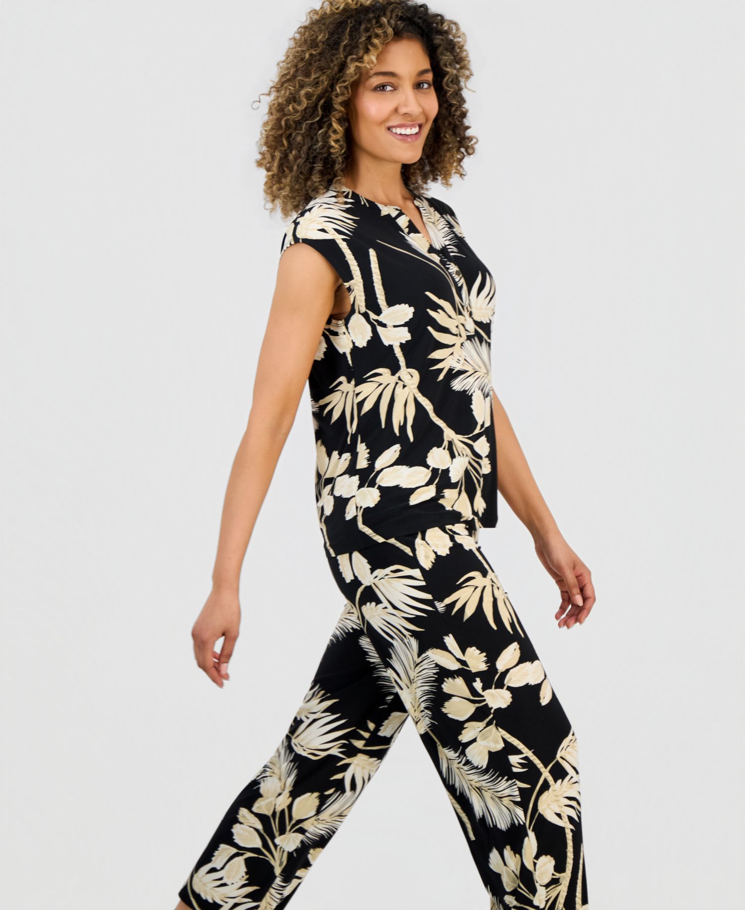 Petite Printed Pull-On Cropped Pants
