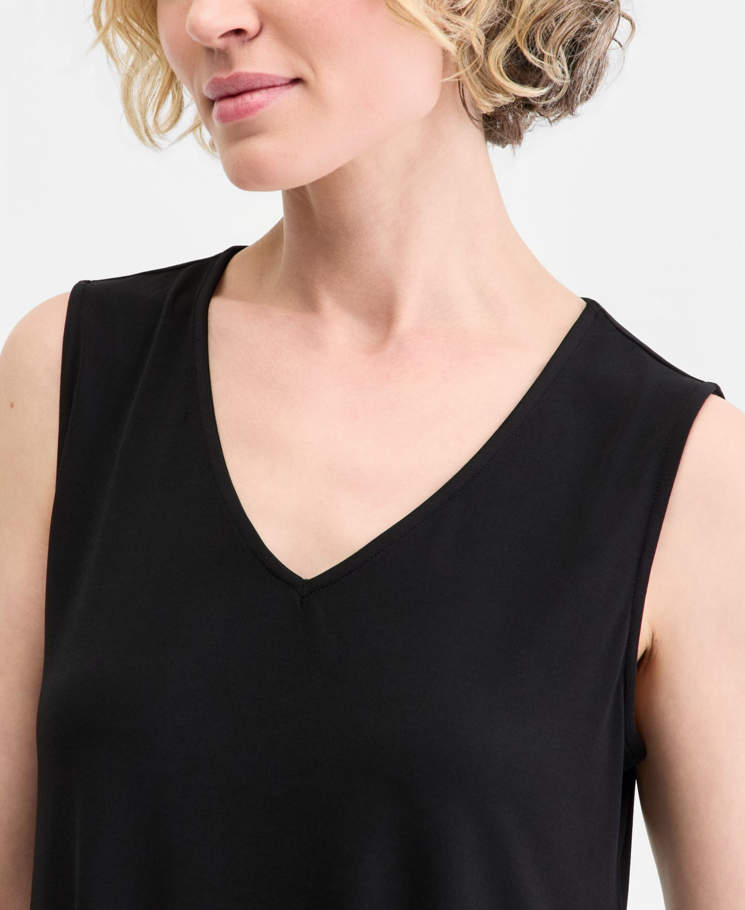 Women's Solid Sleeveless Vneck Knit Top