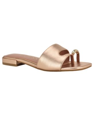 Women's Tablita Ornamented Toe Loop Flat Sandal