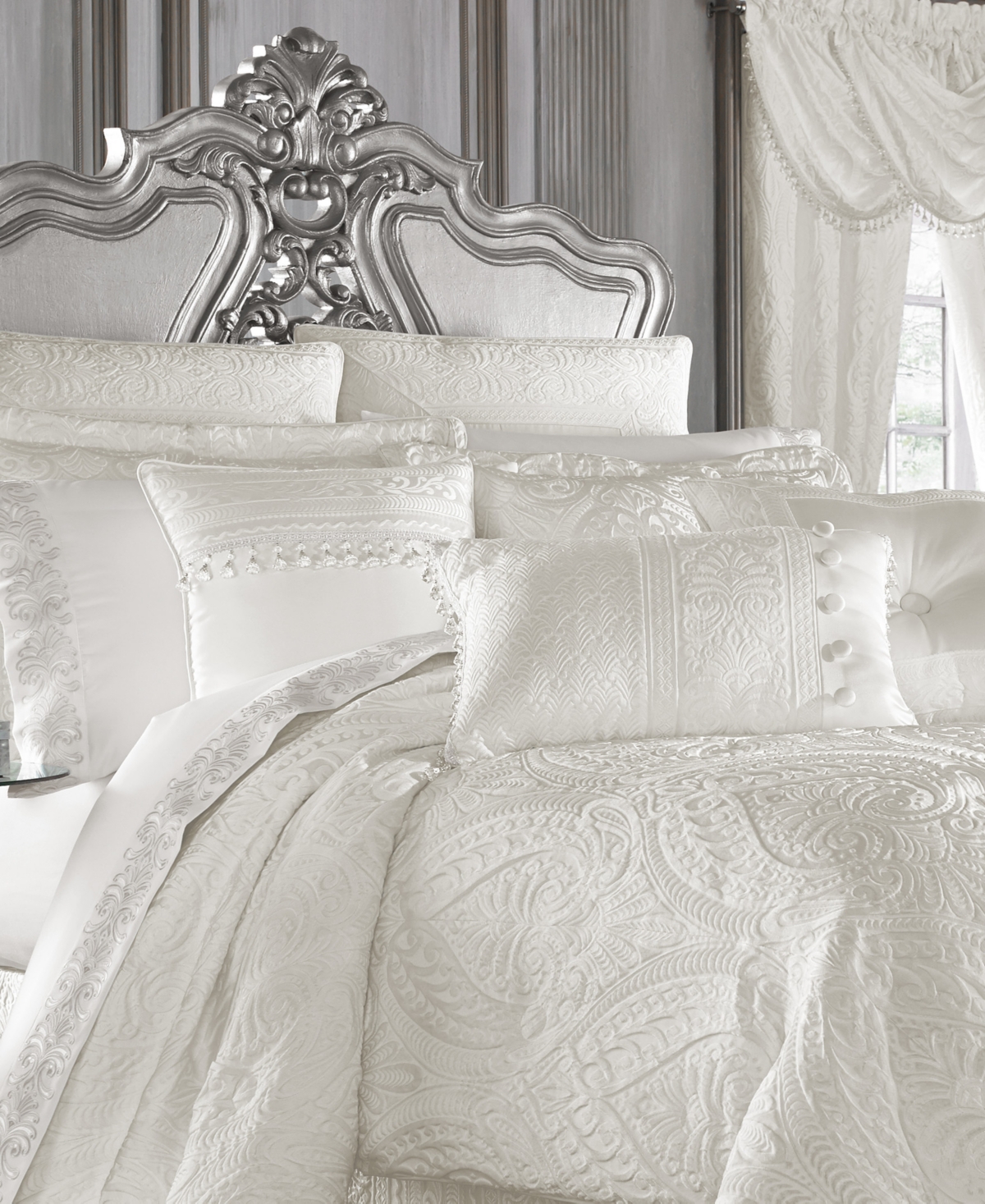 J Queen New York Bianco 4-Pc. Comforter Set