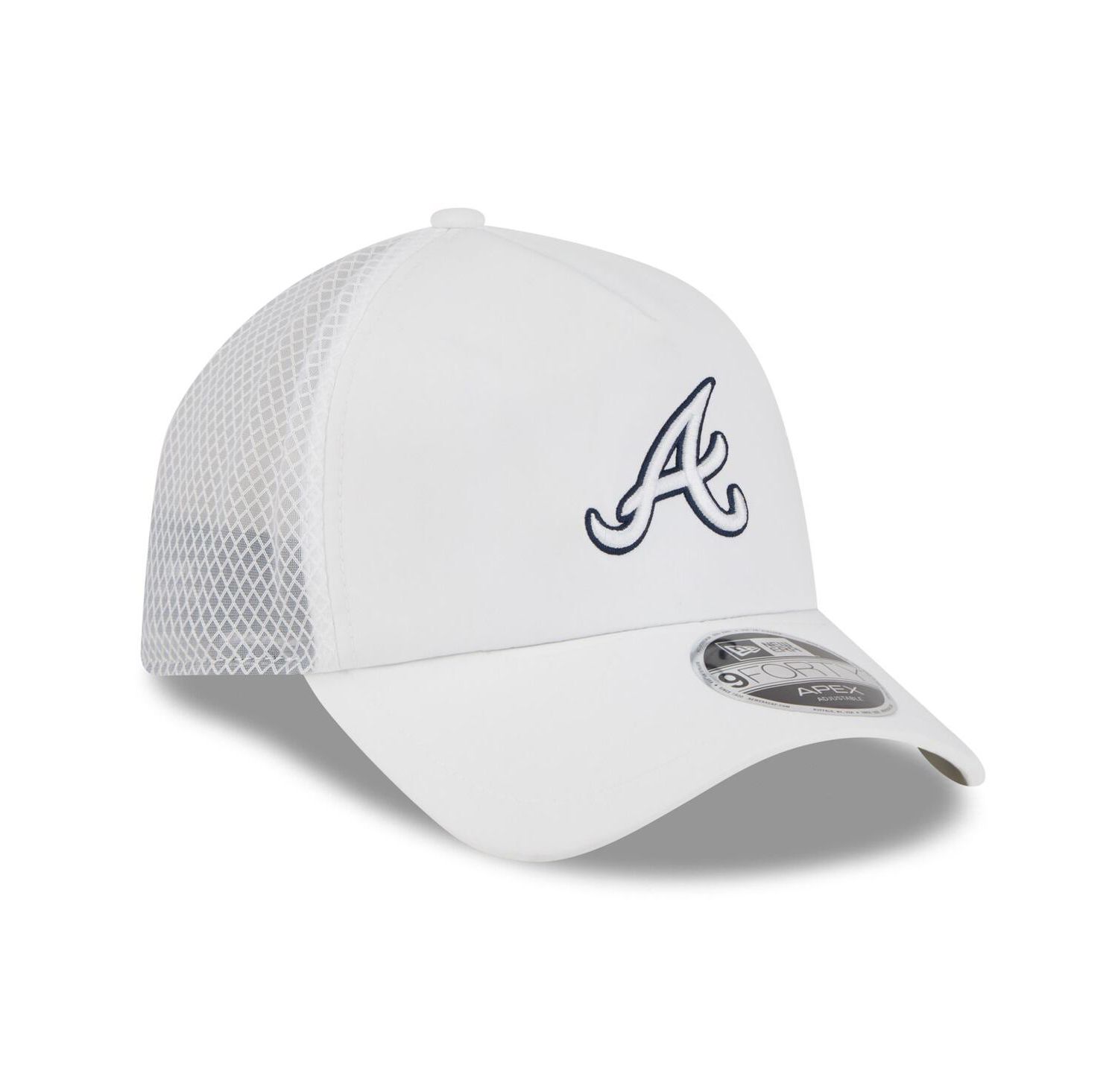 Men's White Atlanta Braves 2026 Batting Practice Apex 9FORTY Adjustable Trucker Hat