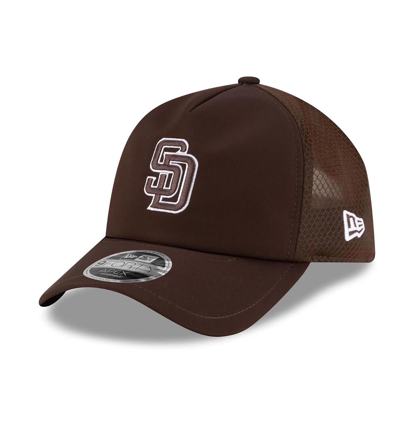 Мужская кепка New Era Brown San Diego Padres 2026 Batting Practice Apex 9FORTY Adjustable Trucker Hat — фото 1