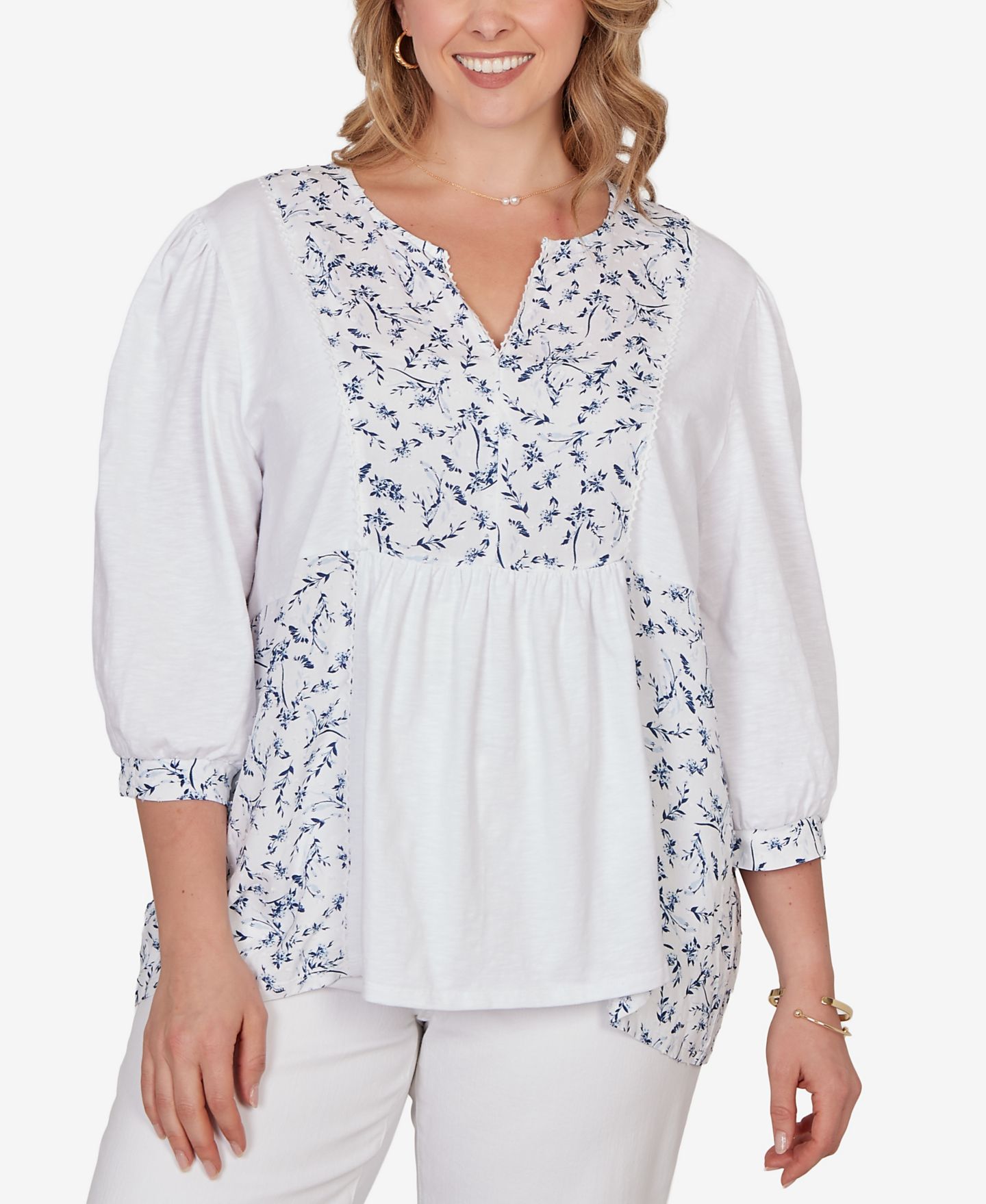 Женский топ Ruby Rd. Plus Size Mixed Fabric Sharkbite Knit, цвет: Фарфоровый синий разноцветный — фото 1