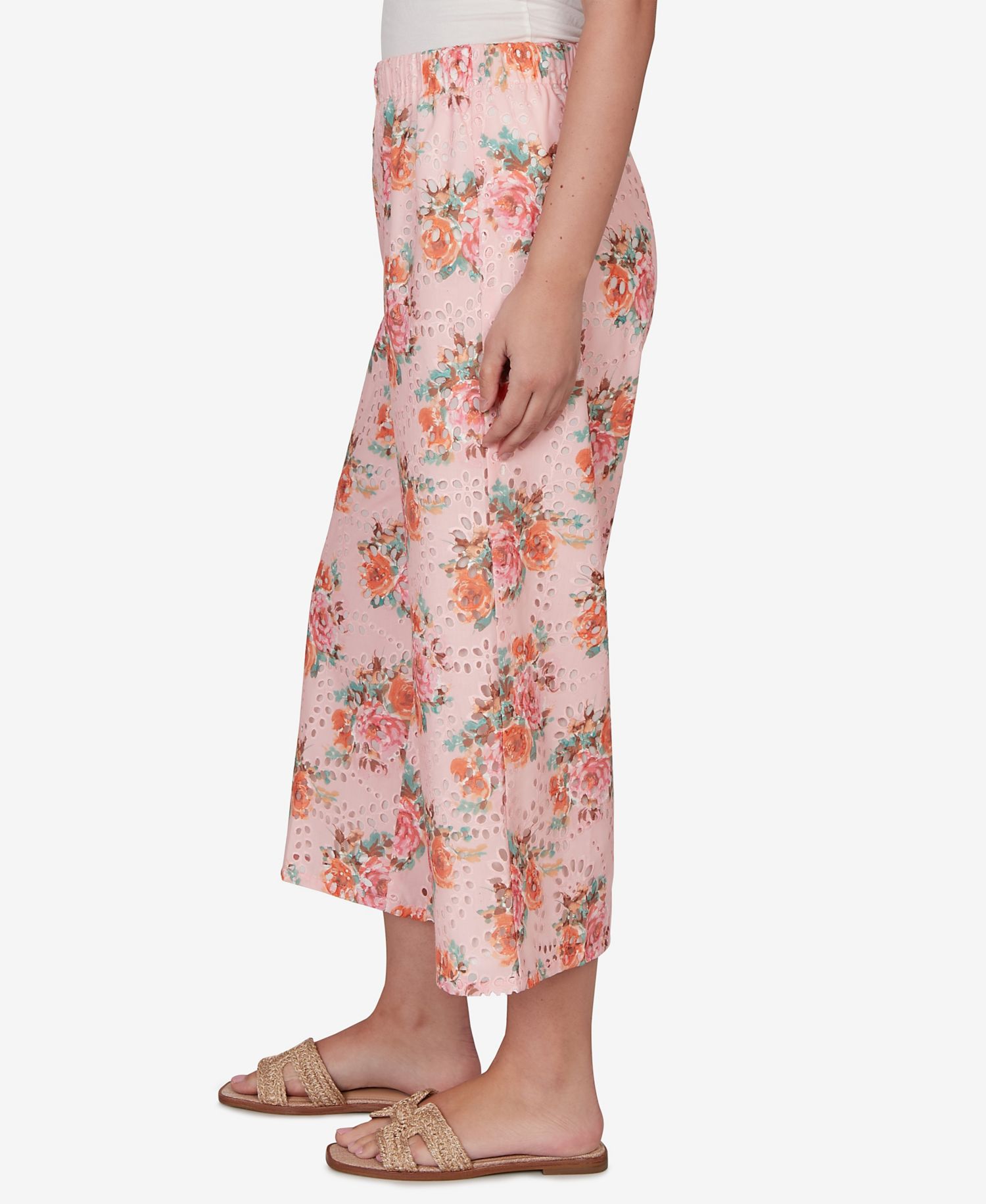 Petite Floral Eyelet Pull-On Capri Pants