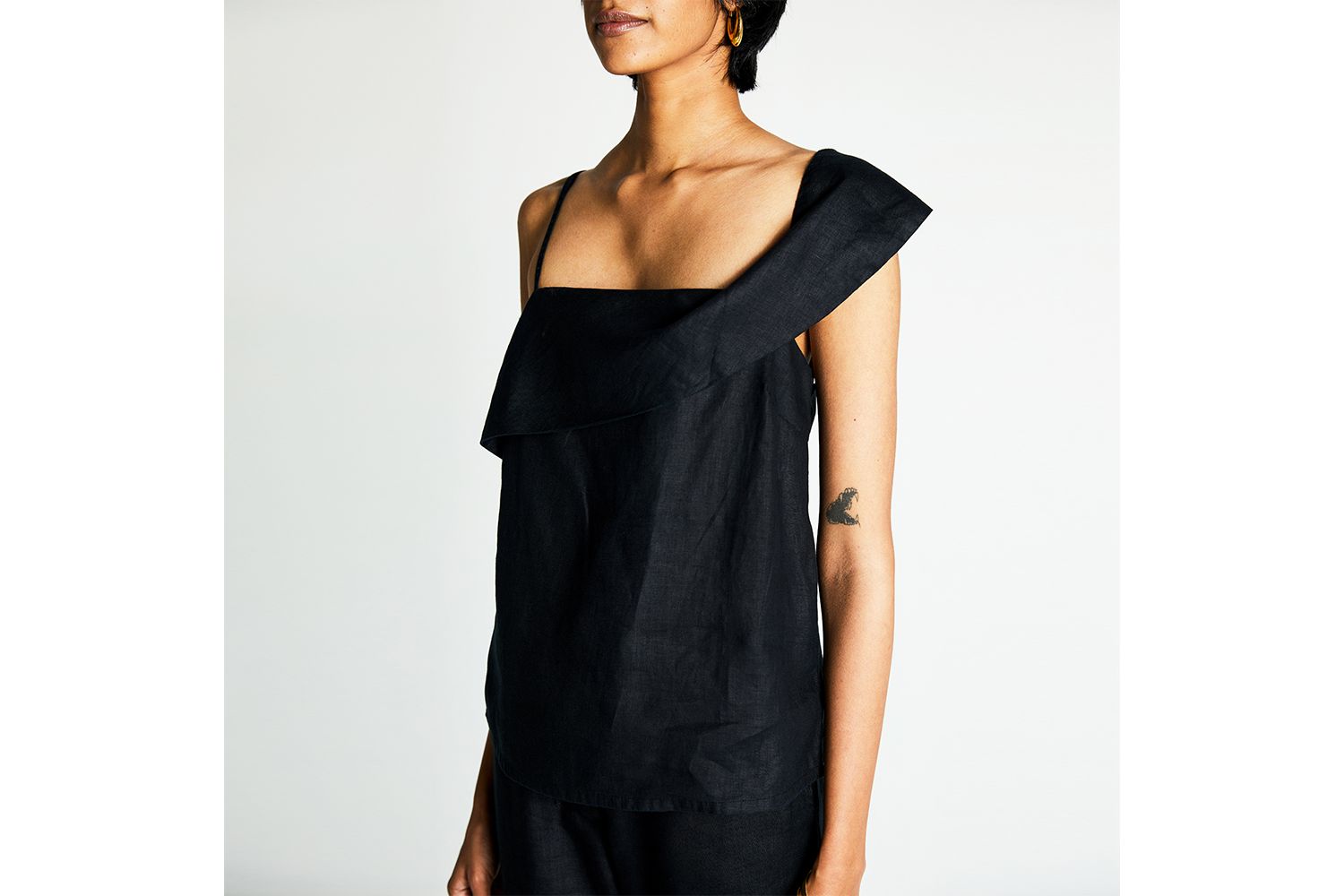 Women's The Wandering Wave top Black