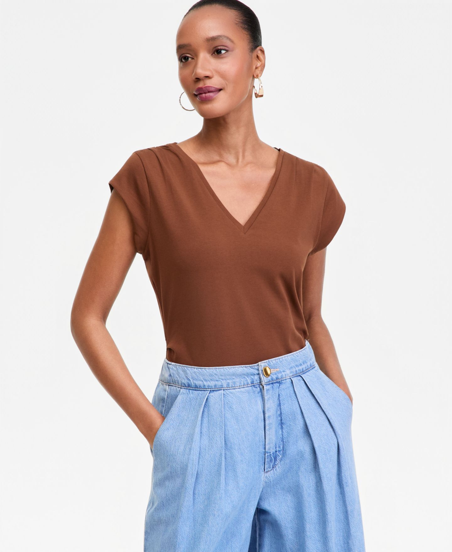Женская футболка I.N.C. International Concepts Cap-Sleeve V-Neck, цвет: Коричневый — фото 2
