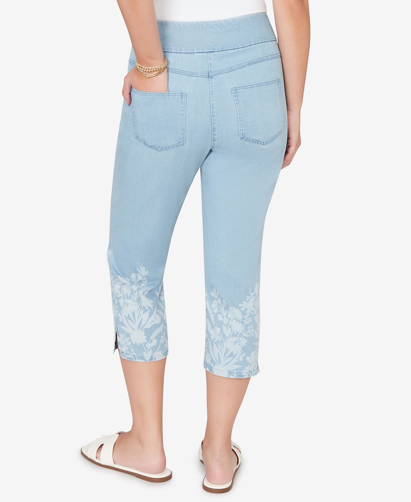 Женские брюки Ruby Rd. Petite Printed-Hem Denim Capri, цвет: Светлый синий — фото 5