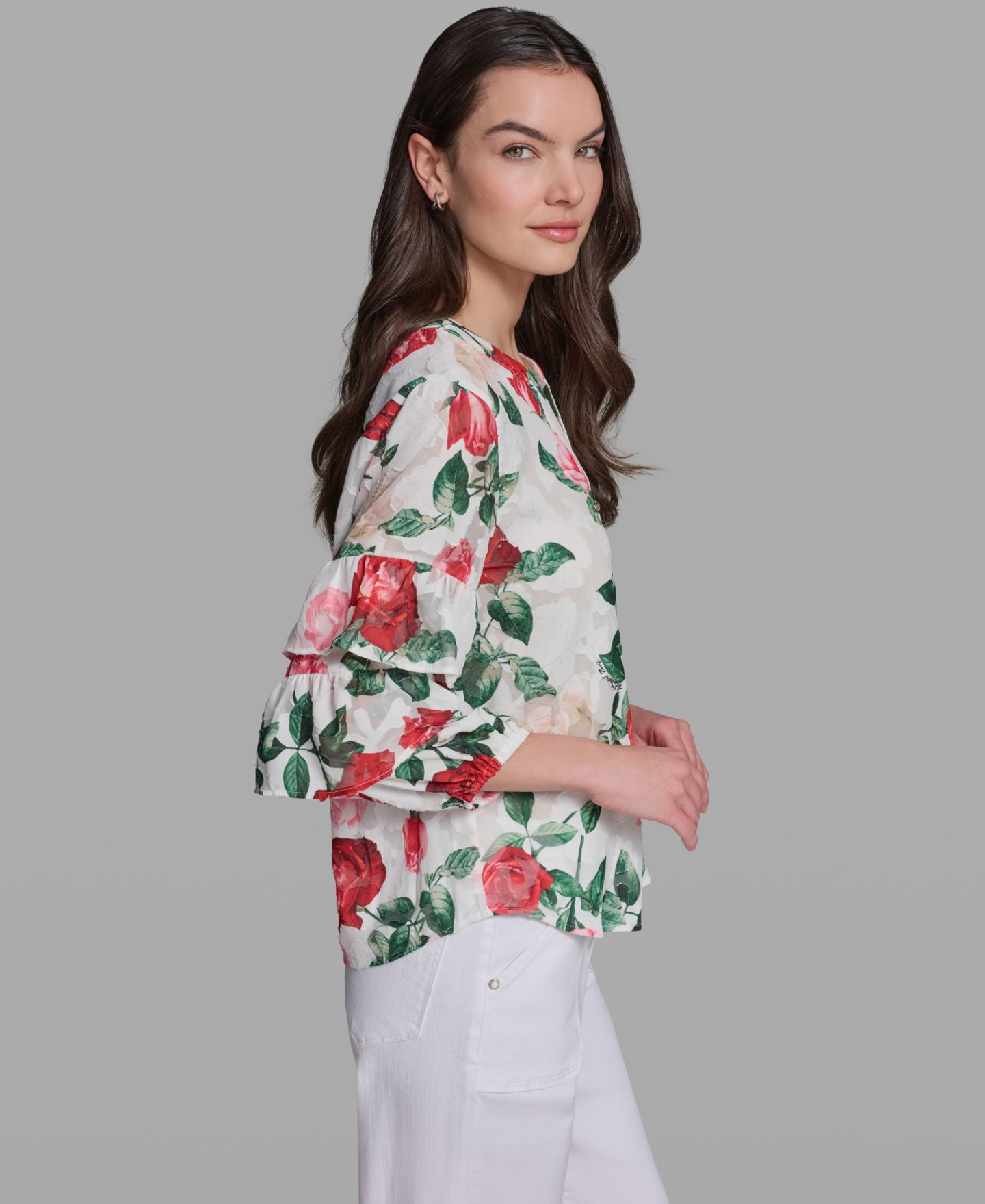 Женская блузка KARL LAGERFELD PARIS Petite Ruffle-Sleeve Rose Print Blouse, цвет: Мягкий белый разноцветный — фото 3