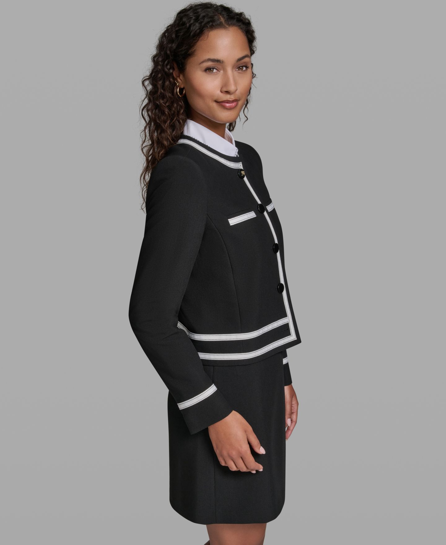 Женская куртка KARL LAGERFELD PARIS Framed Cropped Round-Neck, цвет: Чёрный — фото 3