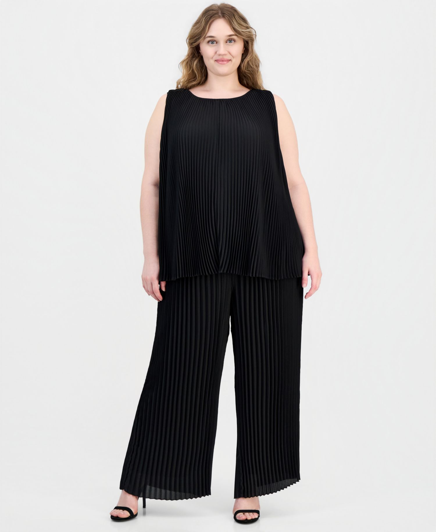 Plus Size Round-Neck Sleeveless Pleated Top