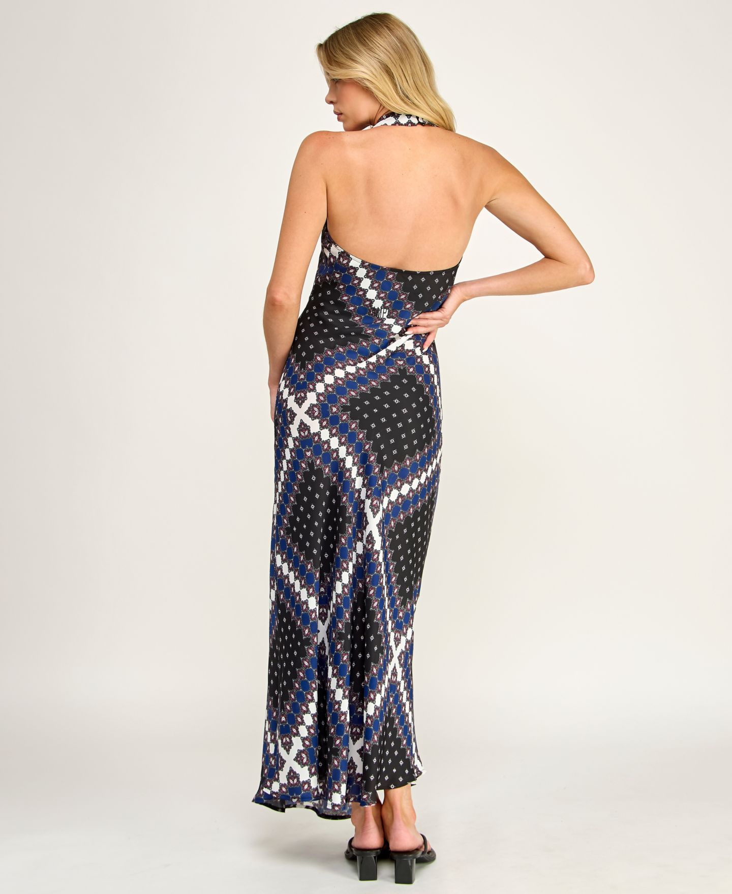 Женское платье INVITEE Juniors' Printed Halter Neck Maxi, цвет: Синий разноцветный — фото 6
