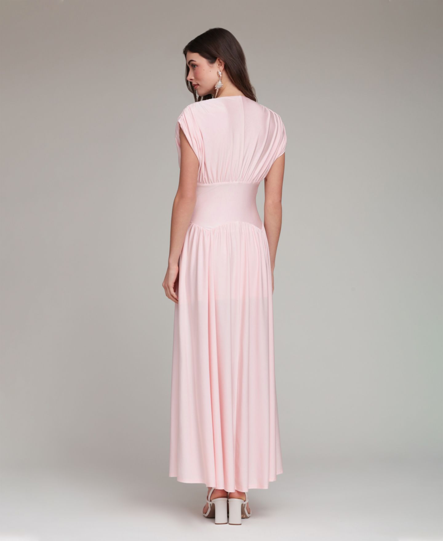 Женское платье Avec Les Filles Shirred V-Neck Sleeveless Maxi, цвет: Розовый — фото 6