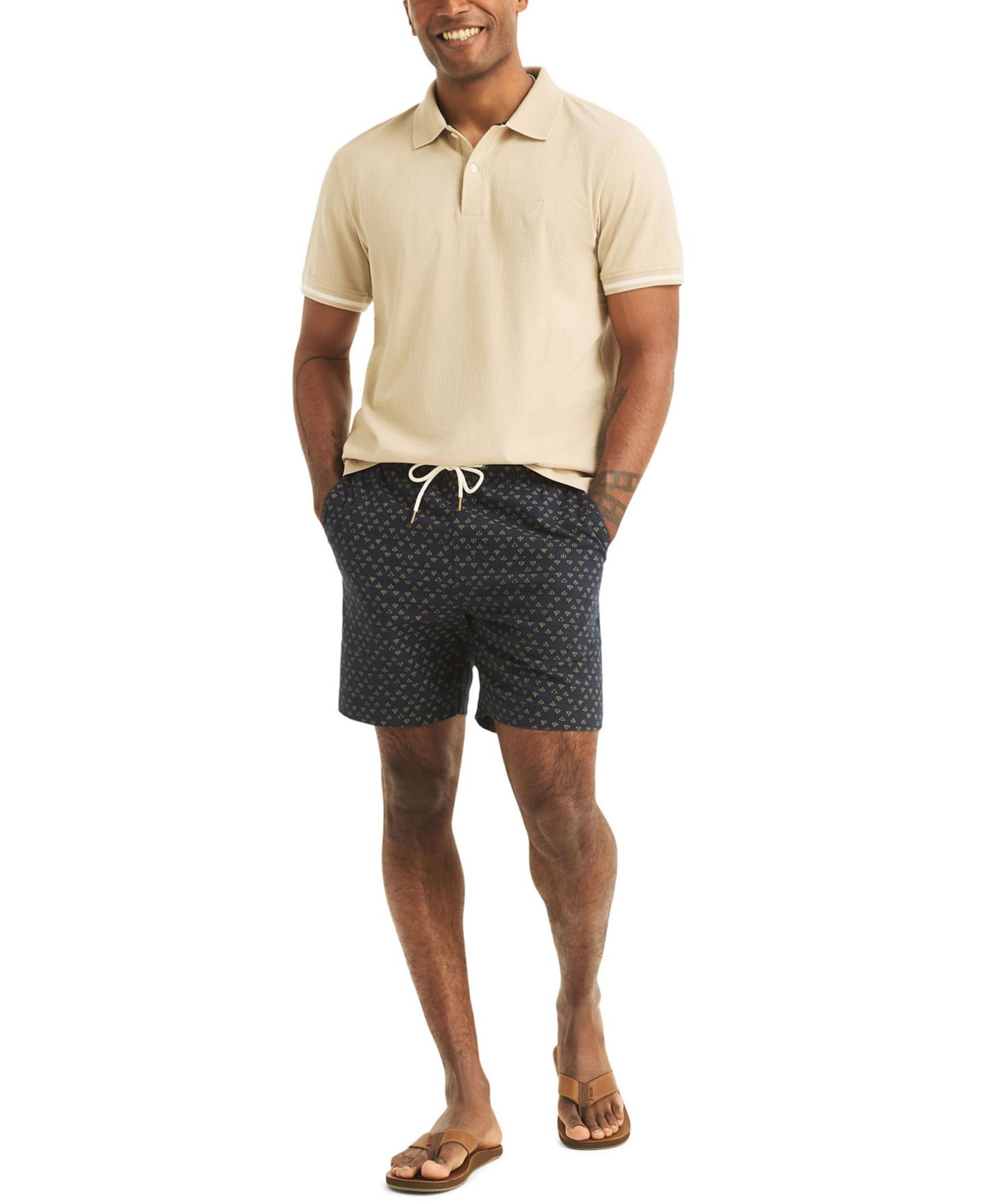 Мужское поло Nautica Short-Sleeve Compact Seersucker Polo Shirt, цвет: Серо-бежевый — фото 2