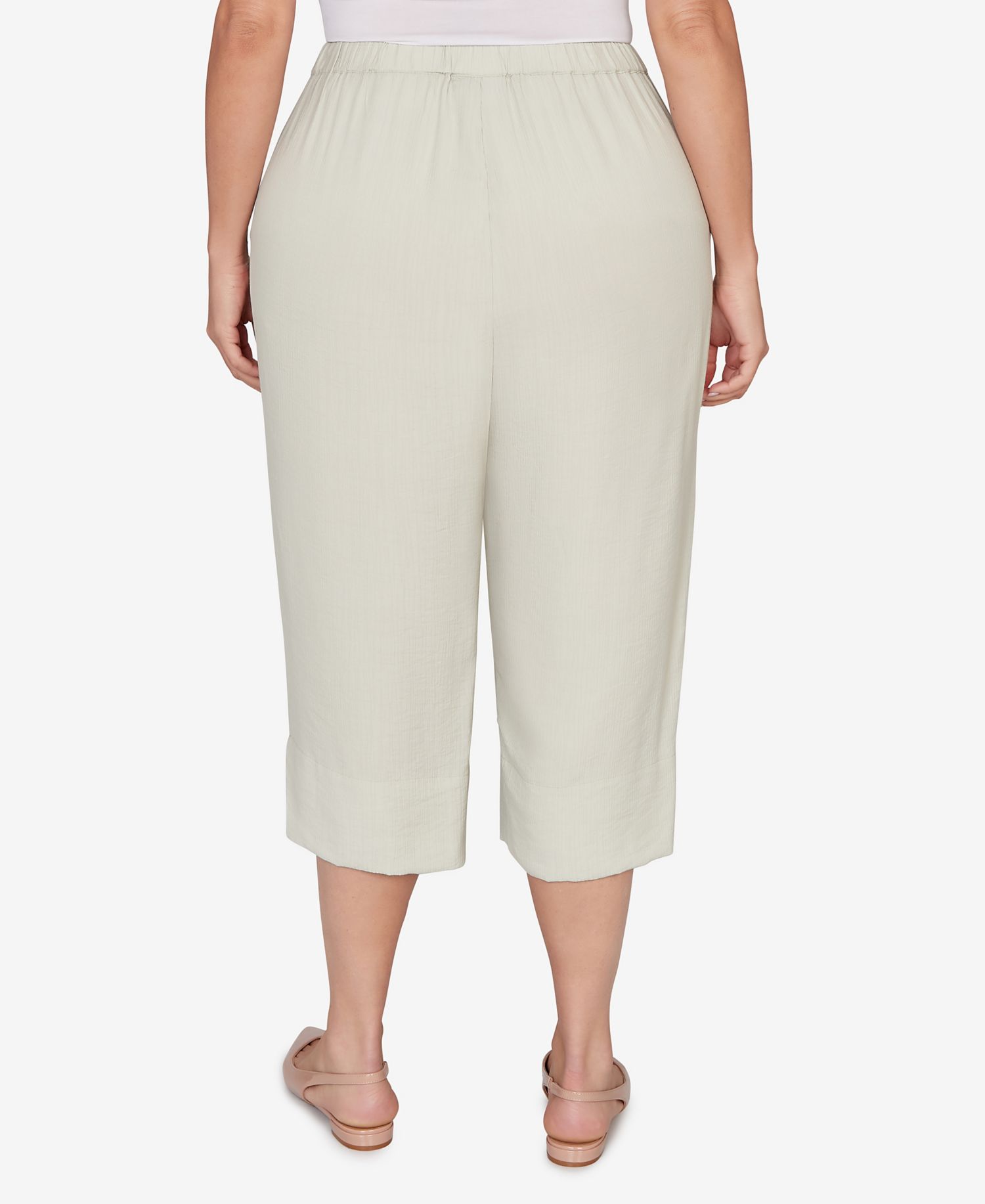 Plus Size Vintage Charm Front Pocket Capri Pants