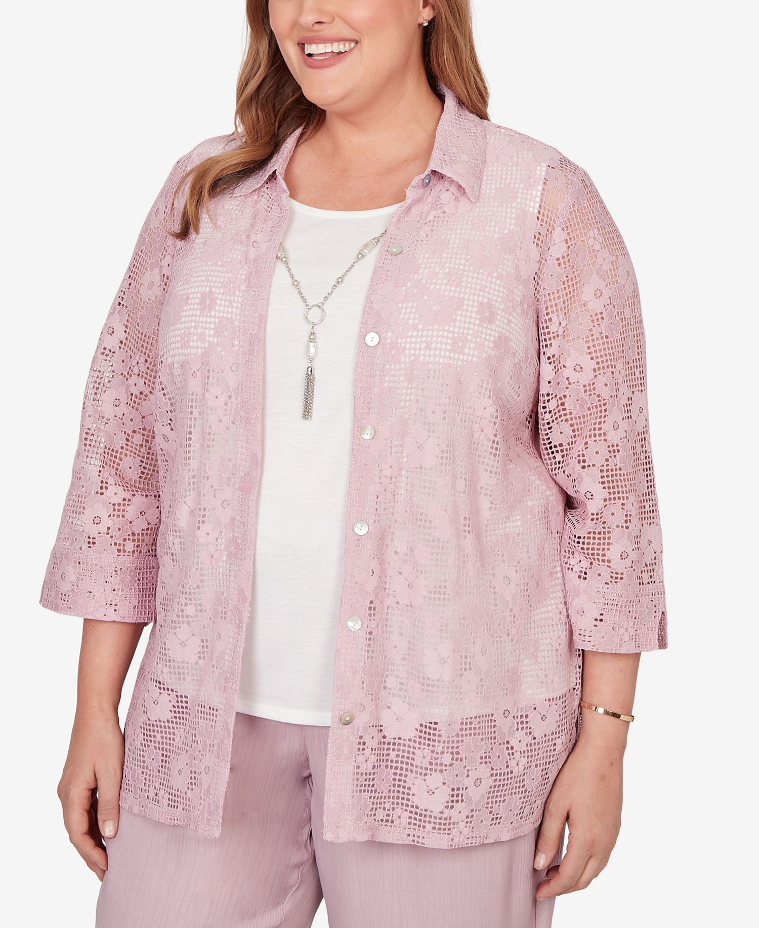 Plus Size Vintage Charm Floral Lace Two-In-One Top with Necklace