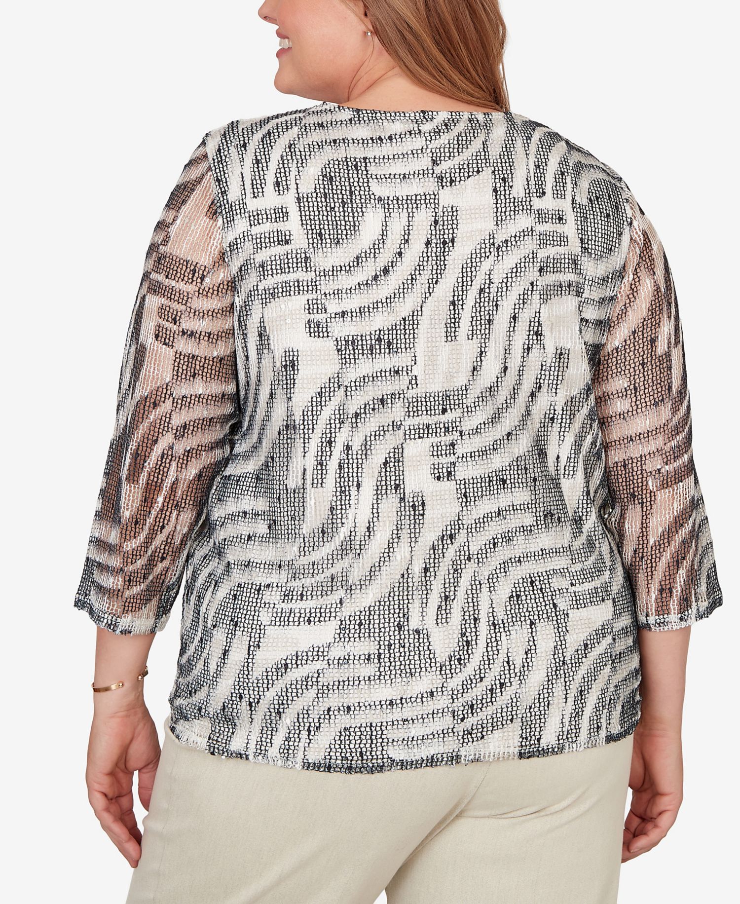 Plus Size Detail Driven Animal Popcorn Embellished Top with Necklace