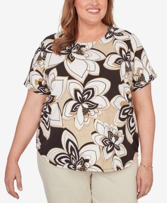 Plus Size Detail Driven Floral Stained Glass Short-Sleeve T-Shirt