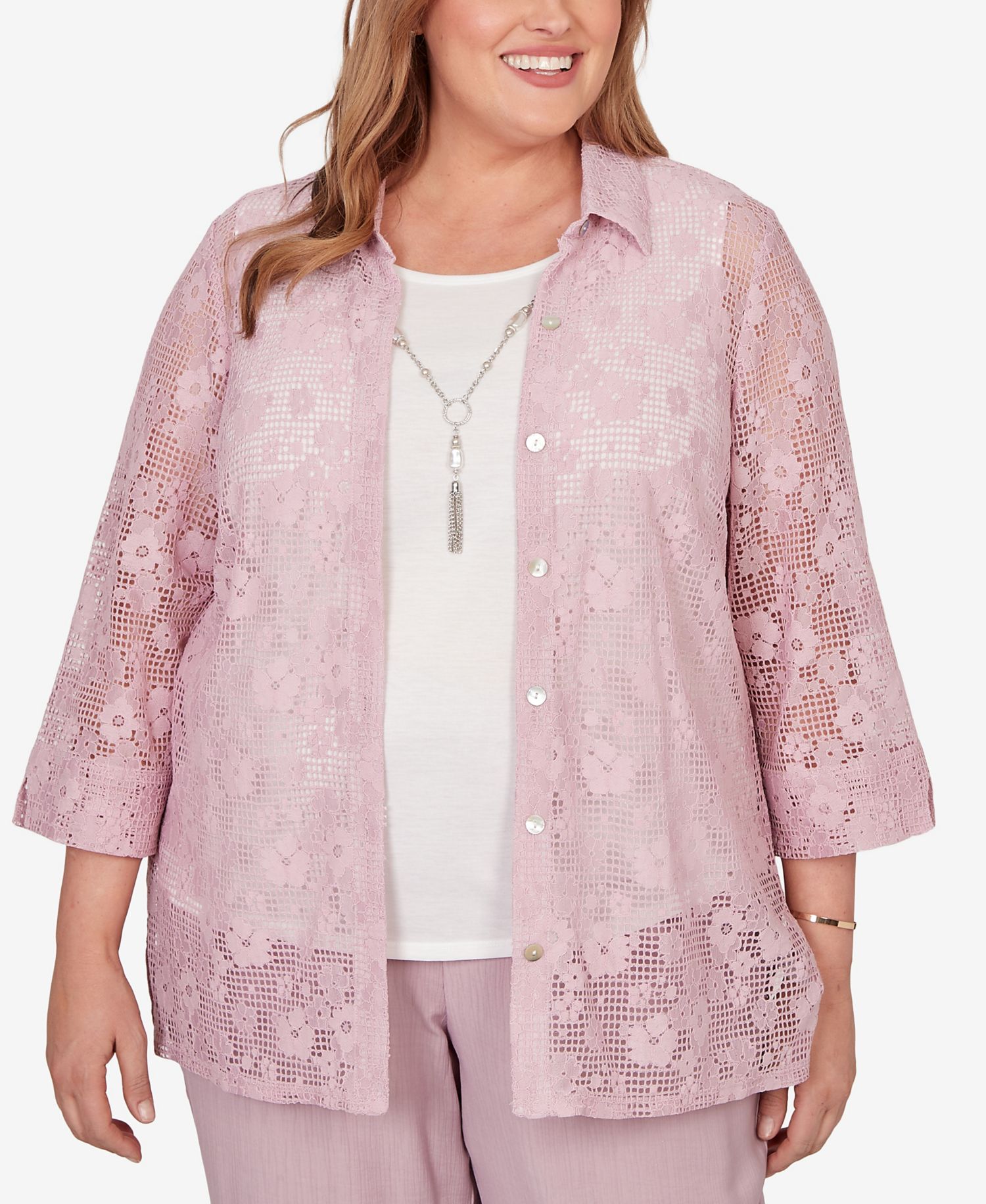 Plus Size Vintage Charm Floral Lace Two-In-One Top with Necklace