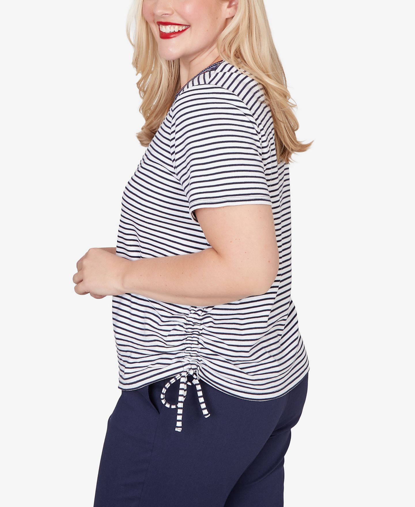 Женский топ Alfred Dunner Lady Liberty Embroidered Neck Striped Side Tie, цвет: Тёмно-синий / Белый — фото 3