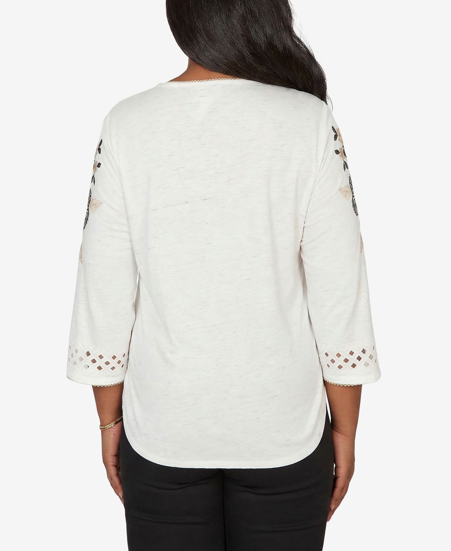 Женский топ Alfred Dunner Petite Detail Driven Floral Embroidered Textured Crewneck, цвет: Слоновая кость — фото 6