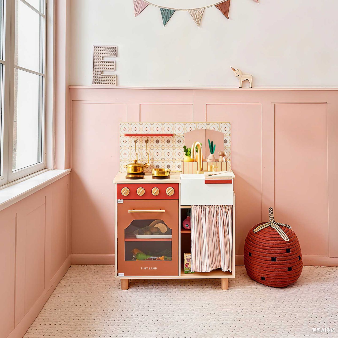 Детская игрушка Tiny Land Mediterranean Interactive Wooden Play Kitchen, Ages 3+, цвет: Коричневый — фото 11