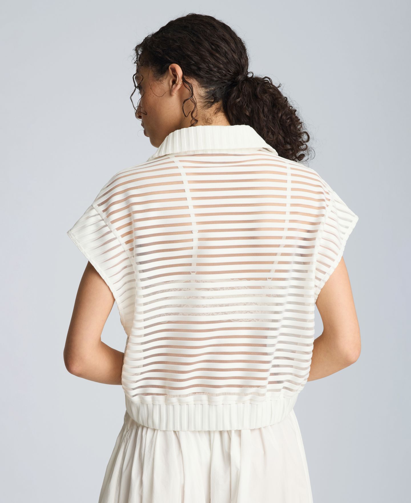 Женский кардиган Kenneth Cole Rib Mesh Sleeveless with Chest Pockets, цвет: Чистый белый — фото 5