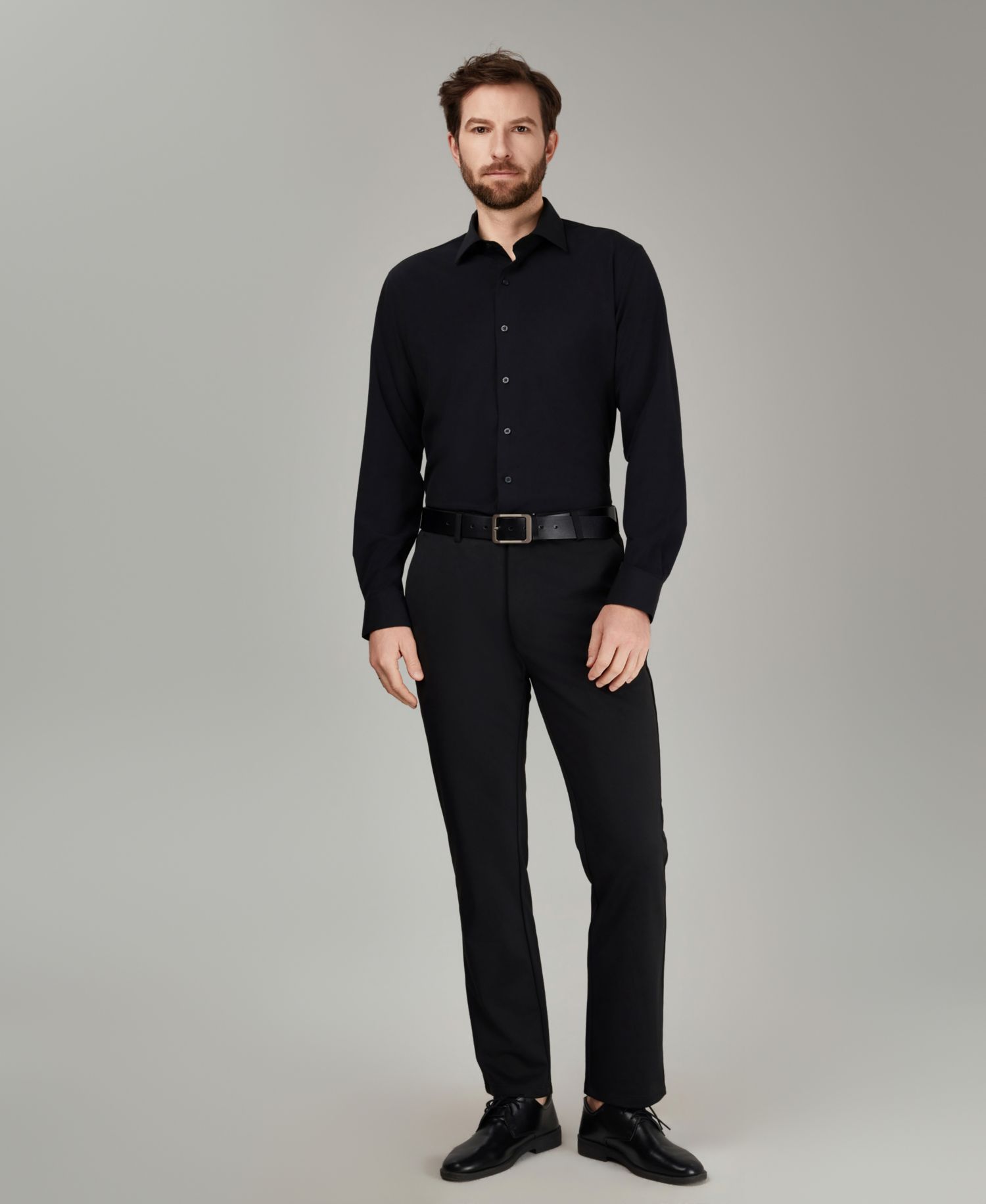 Men's Spread Collar Performance Solid Dress Shirt