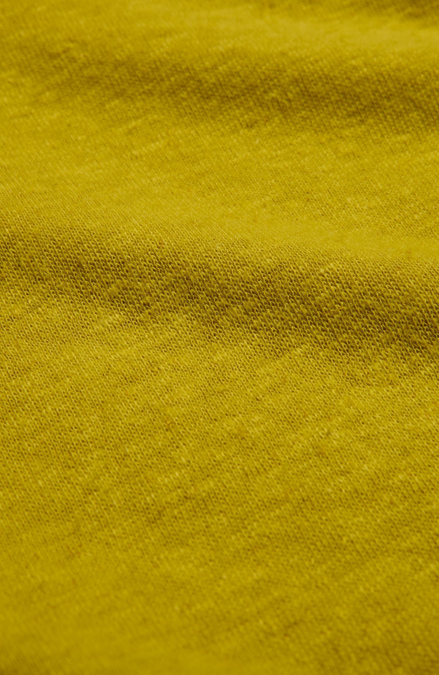 Женская футболка Celtic & Co. Relaxed V-Neck Linen Blend, цвет: Золотой оливковый — фото 4