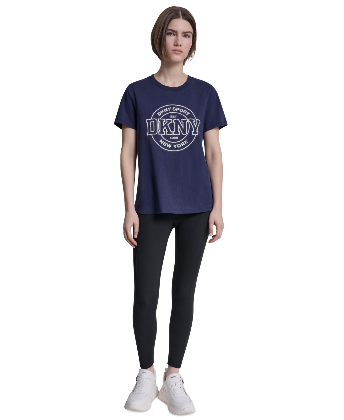 Женская футболка DKNY Sport Collegiate Medallion Logo, цвет: Peacoat — фото 2