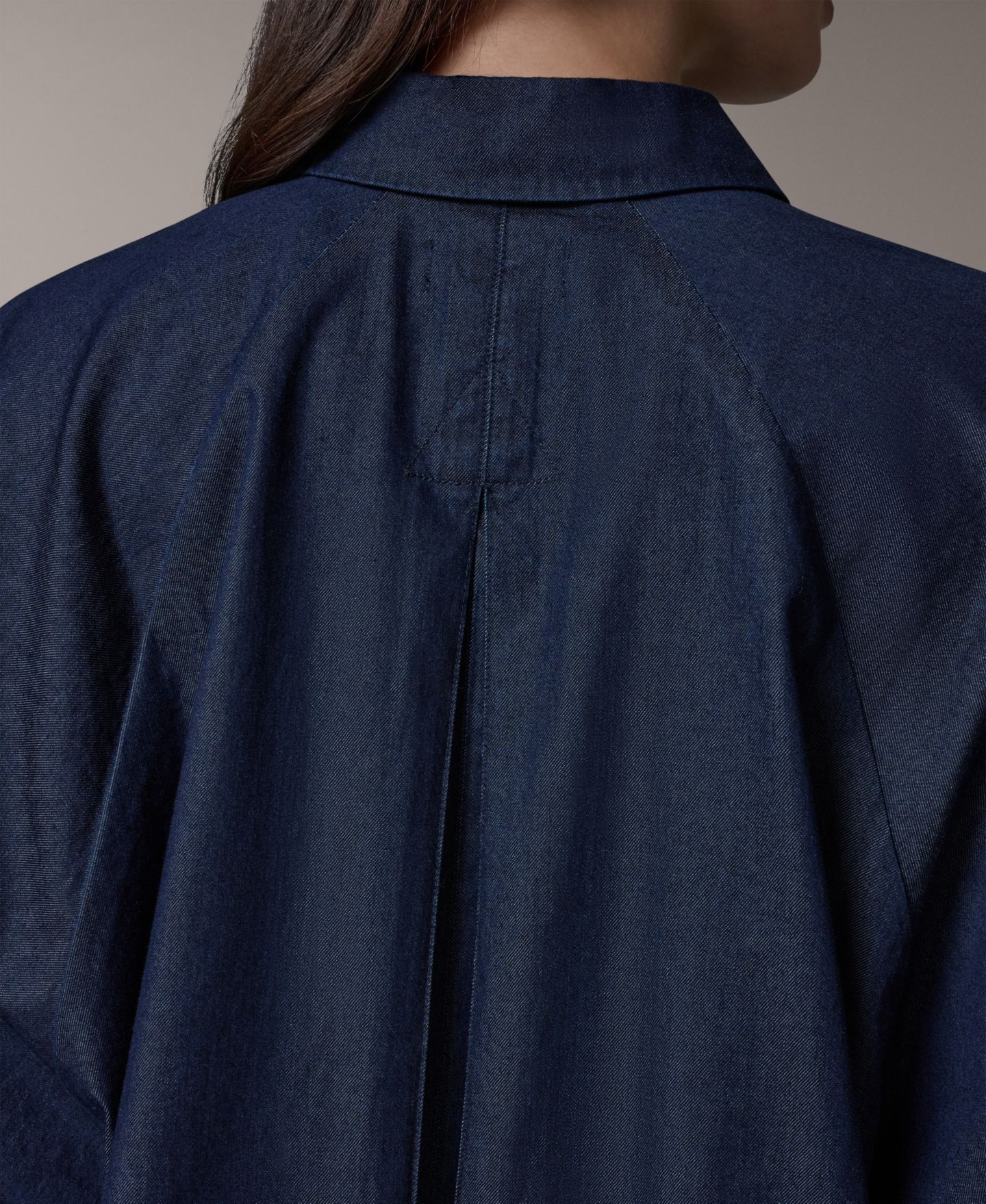 Женская рубашка Donna Karan Weekend Bali Dolman Denim Button-Down Cotton, цвет: The Dutchess — фото 4