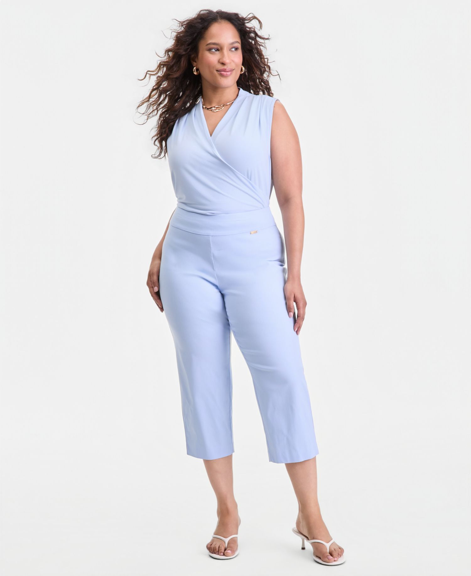 Plus Size Mid-Rise Pull-On Capri Pants