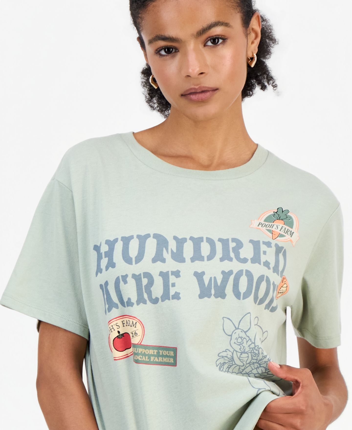 Женская футболка Disney Juniors' Pooh Hundred-Acre-Wood Graphic, цвет: Пустынный шалфейный — фото 3