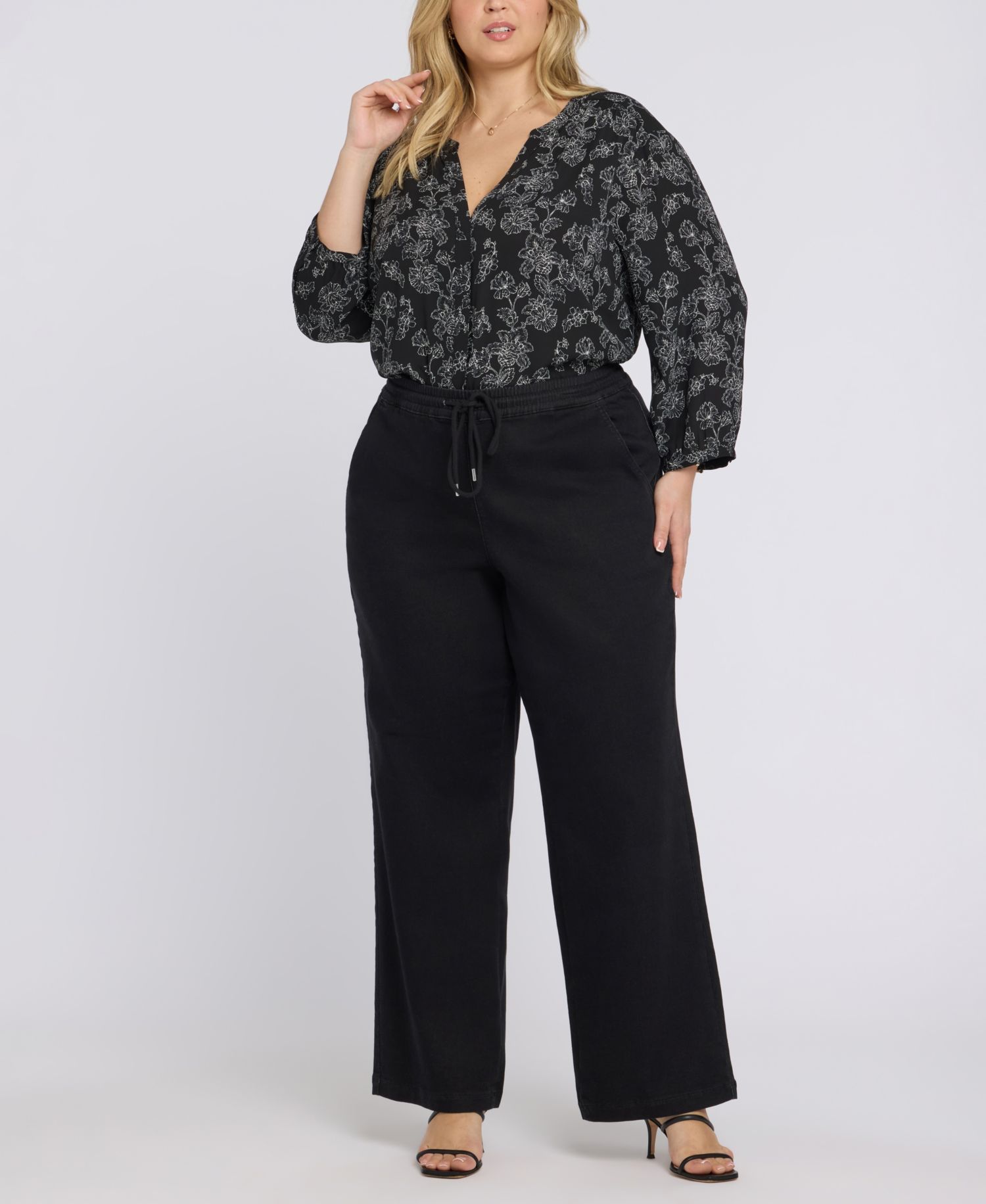 Plus Size Relaxed Drawstring Pull-On Denim Pants