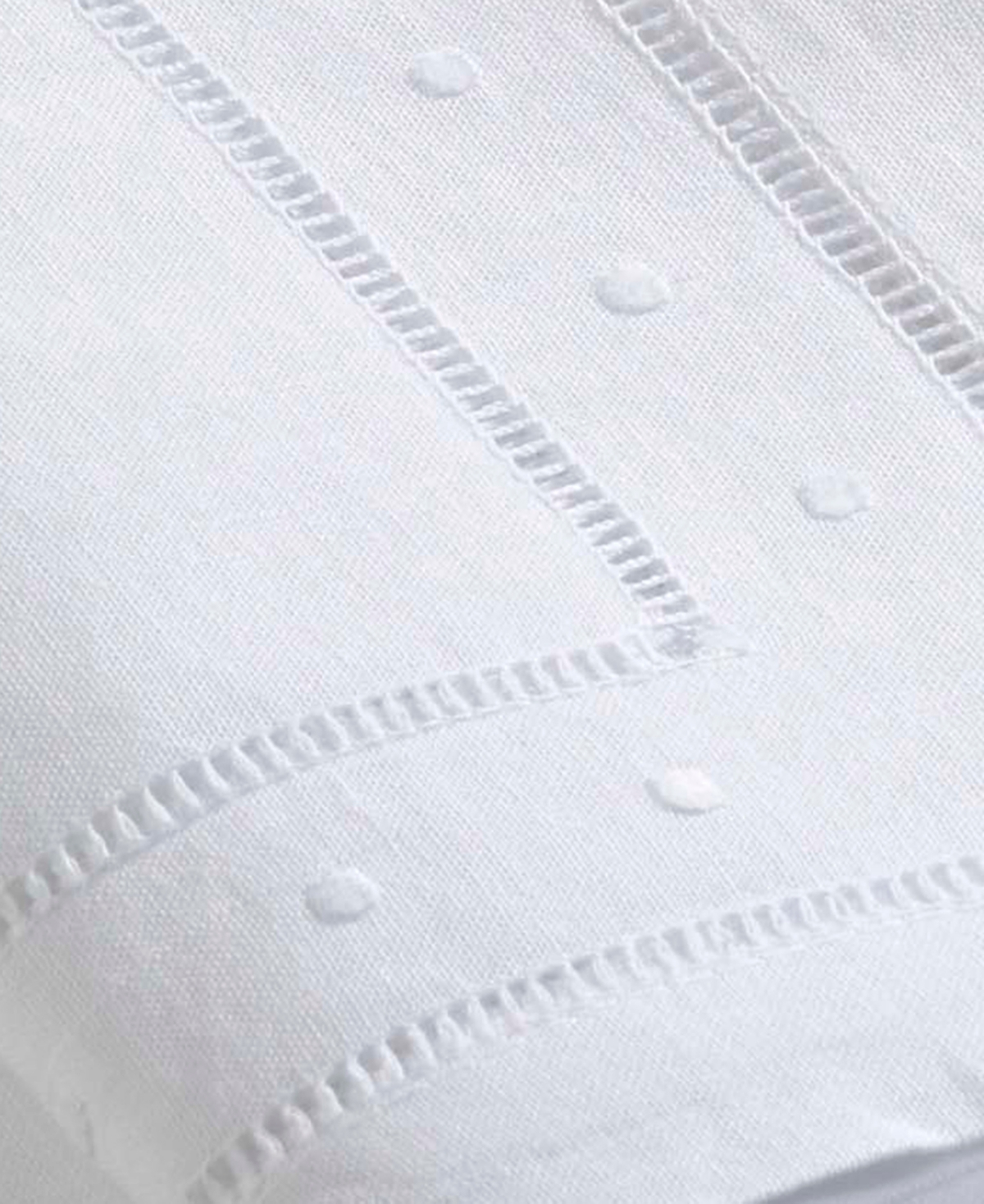 Saro Lifestyle Swiss Dot Collection Embroidered and Hemstitch Napkins