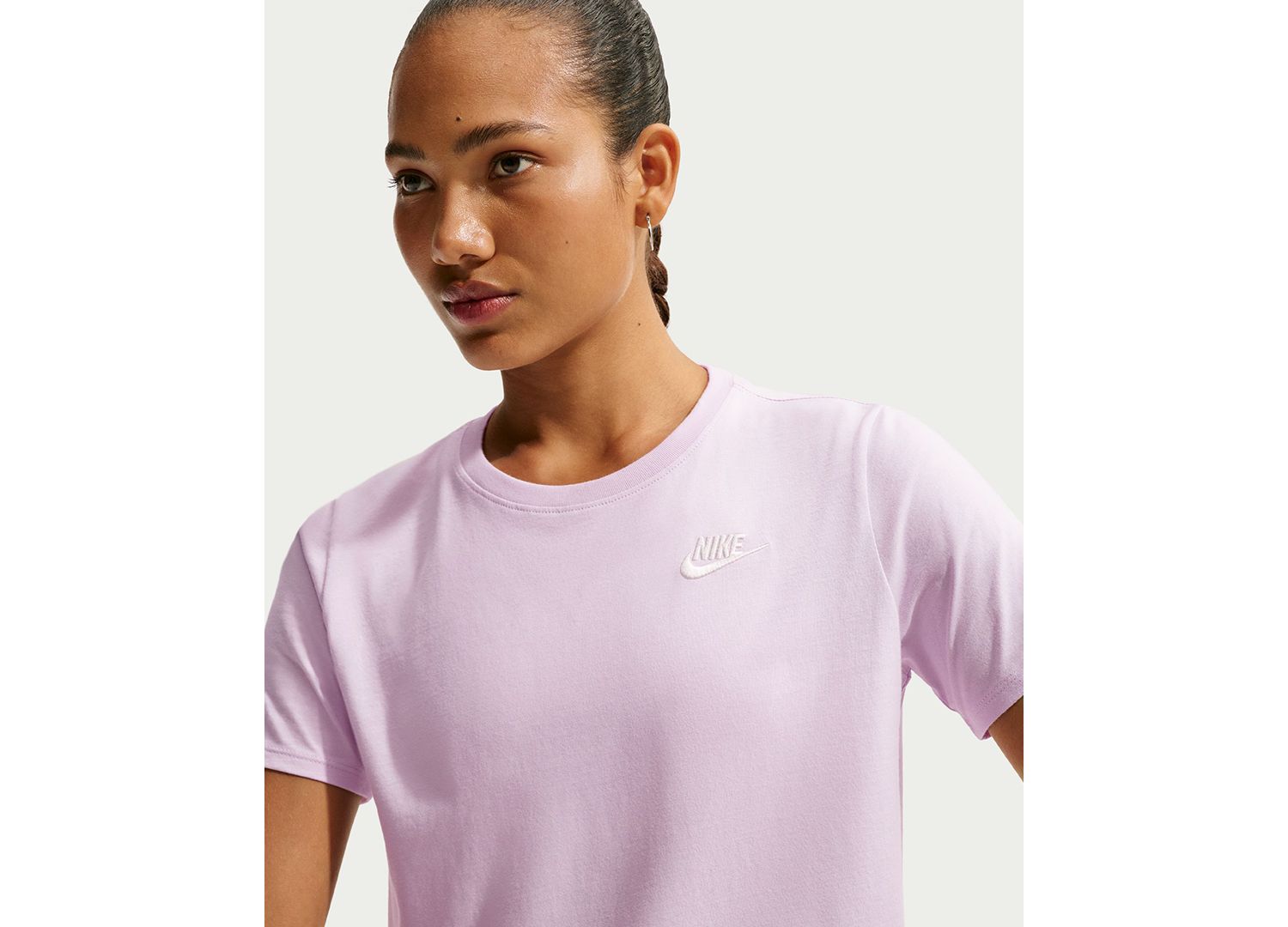 Plus Sportswear Club Essentials T-Shirt