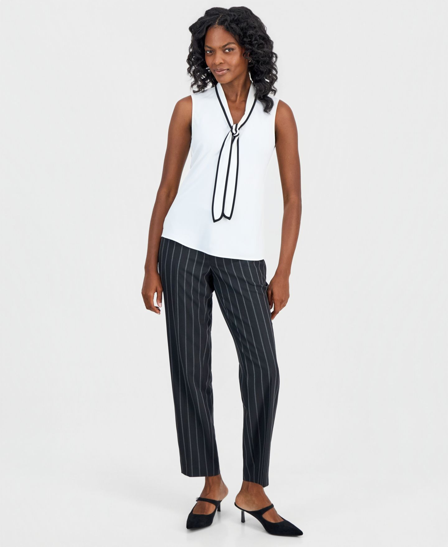 Женская блузка Kasper Contrast Tie-Neck Sleeveless Blouse, цвет: Ванильный ледяной / Чёрный — фото 2