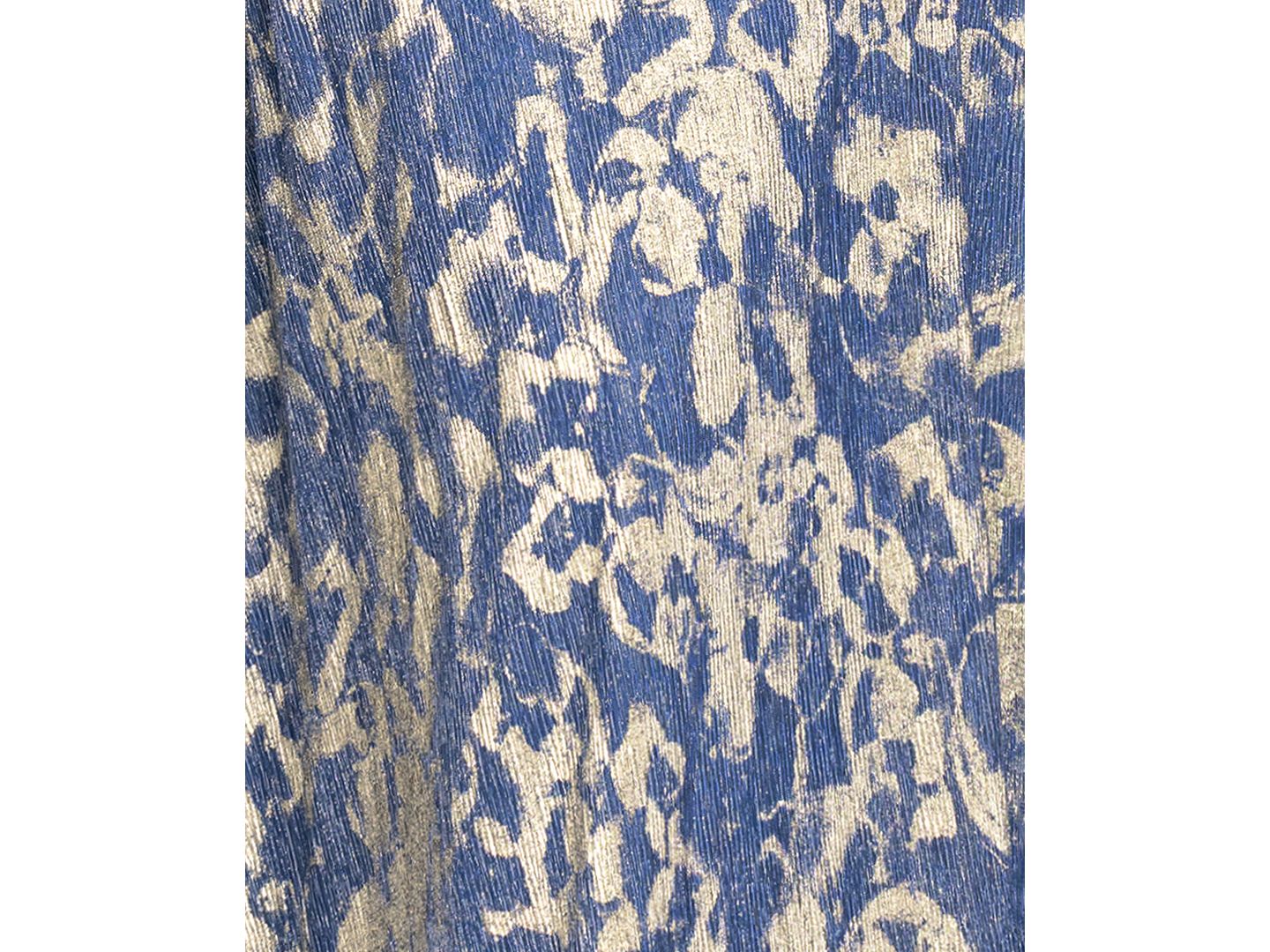 Женские платья Betsy & Adam Plus Size V-Neck Foil Printed Gown, цвет: Сланцевый золотой — фото 6