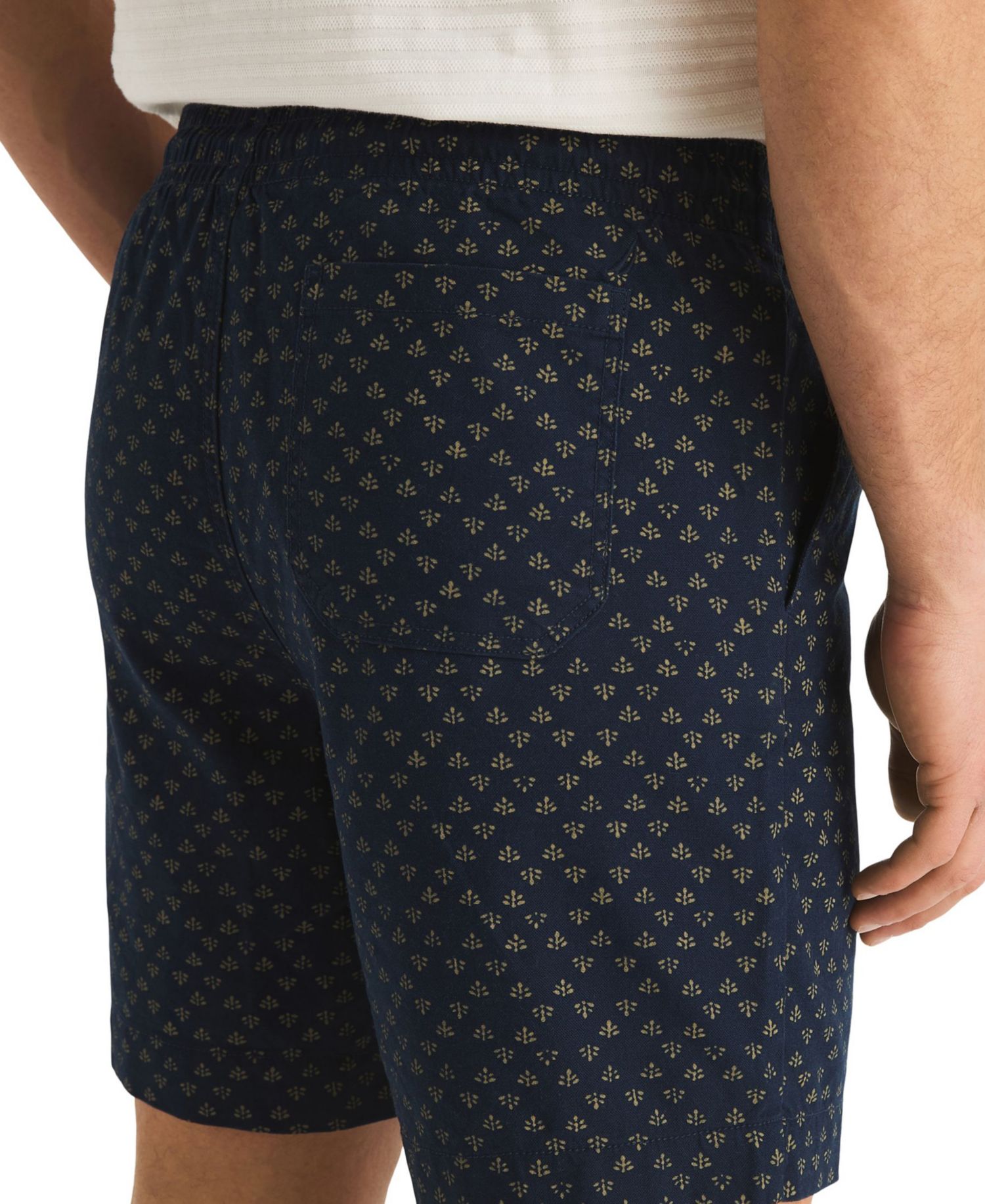 Men's 7" Leaf Print Pull-On Shorts