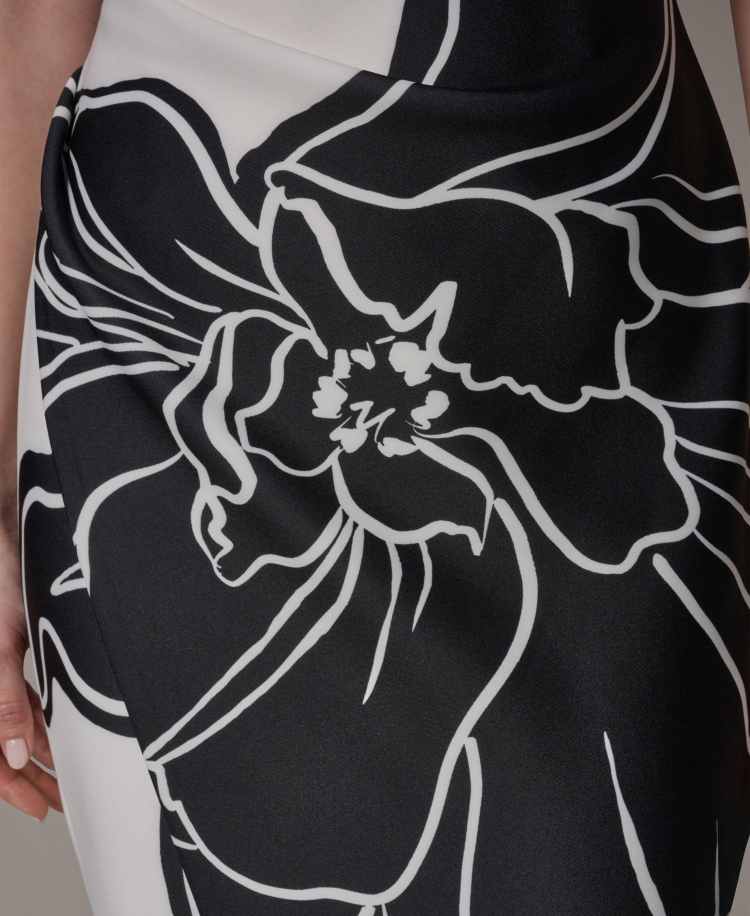 Women's Sleeveless Floral Square Neck Midi Sheath Dress
