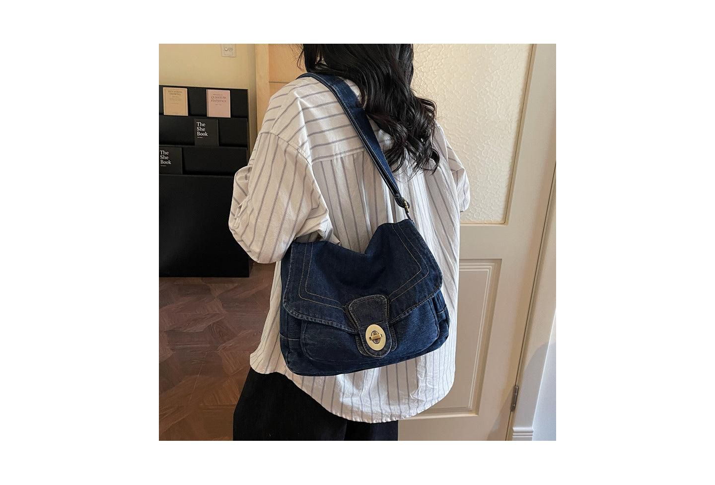 Женская сумка SUSU Luma Denim Flap Shoulder Bag Crossbody Purse Casual Blue Jean Handbag Adjustable Strap Everyday Small Medium Messenger, цвет: Тёмная варка джинсовый / Индиго синий — фото 3