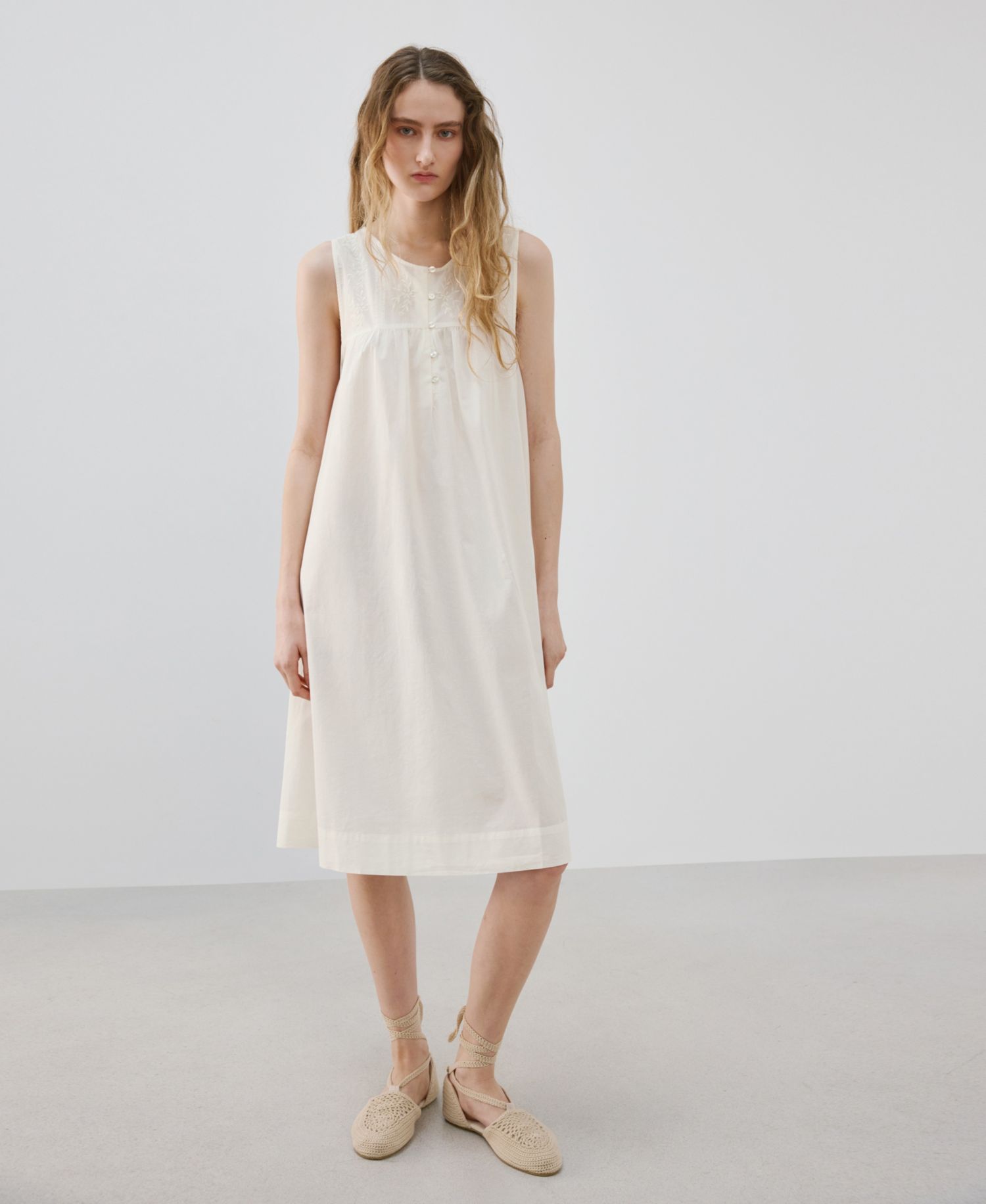 Women's Embroidered Detail Cotton Nightdress