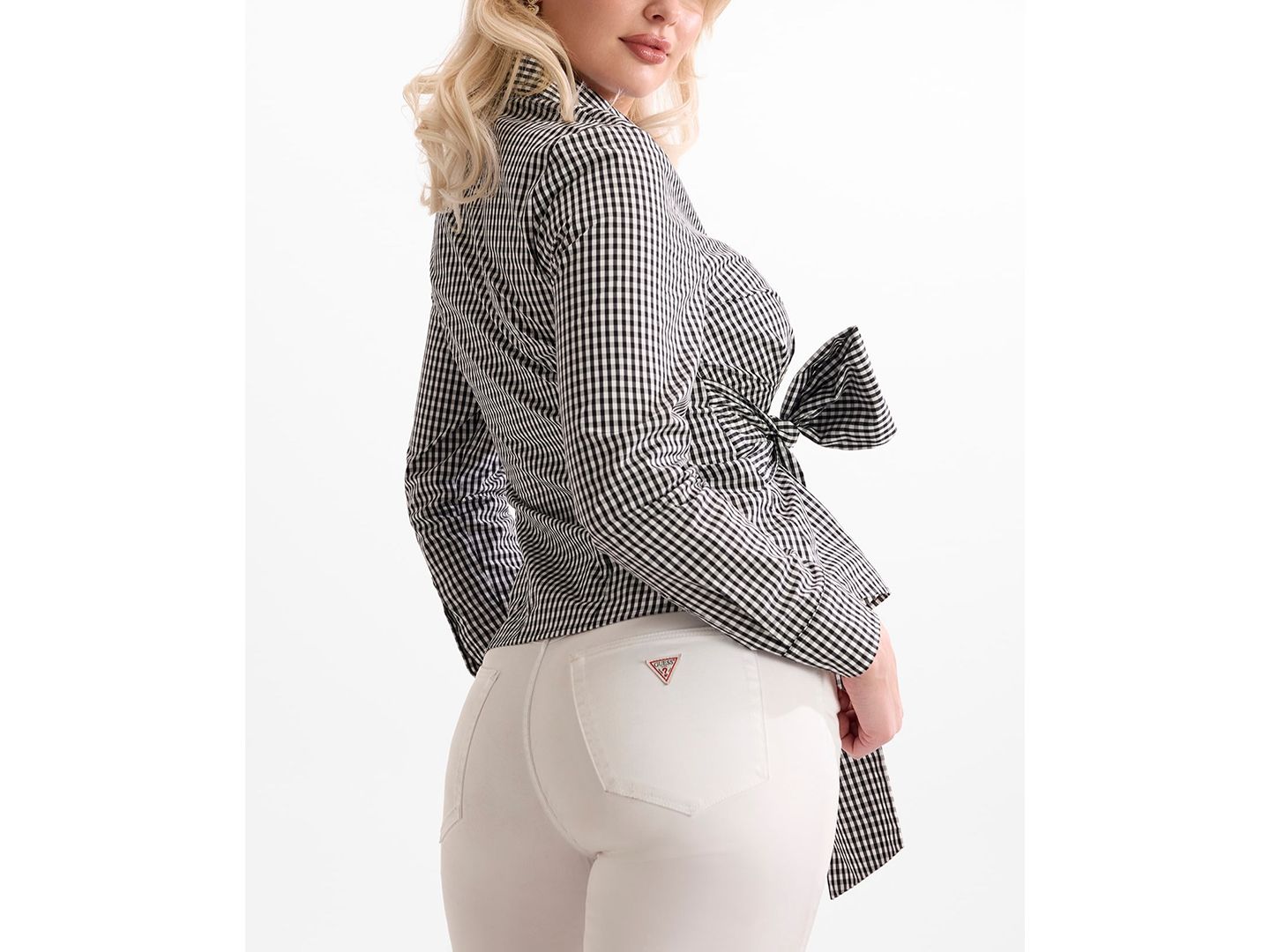 Женская рубашка GUESS Marilyn Knot Slim-Fit, цвет: Чёрный / Белый — фото 4