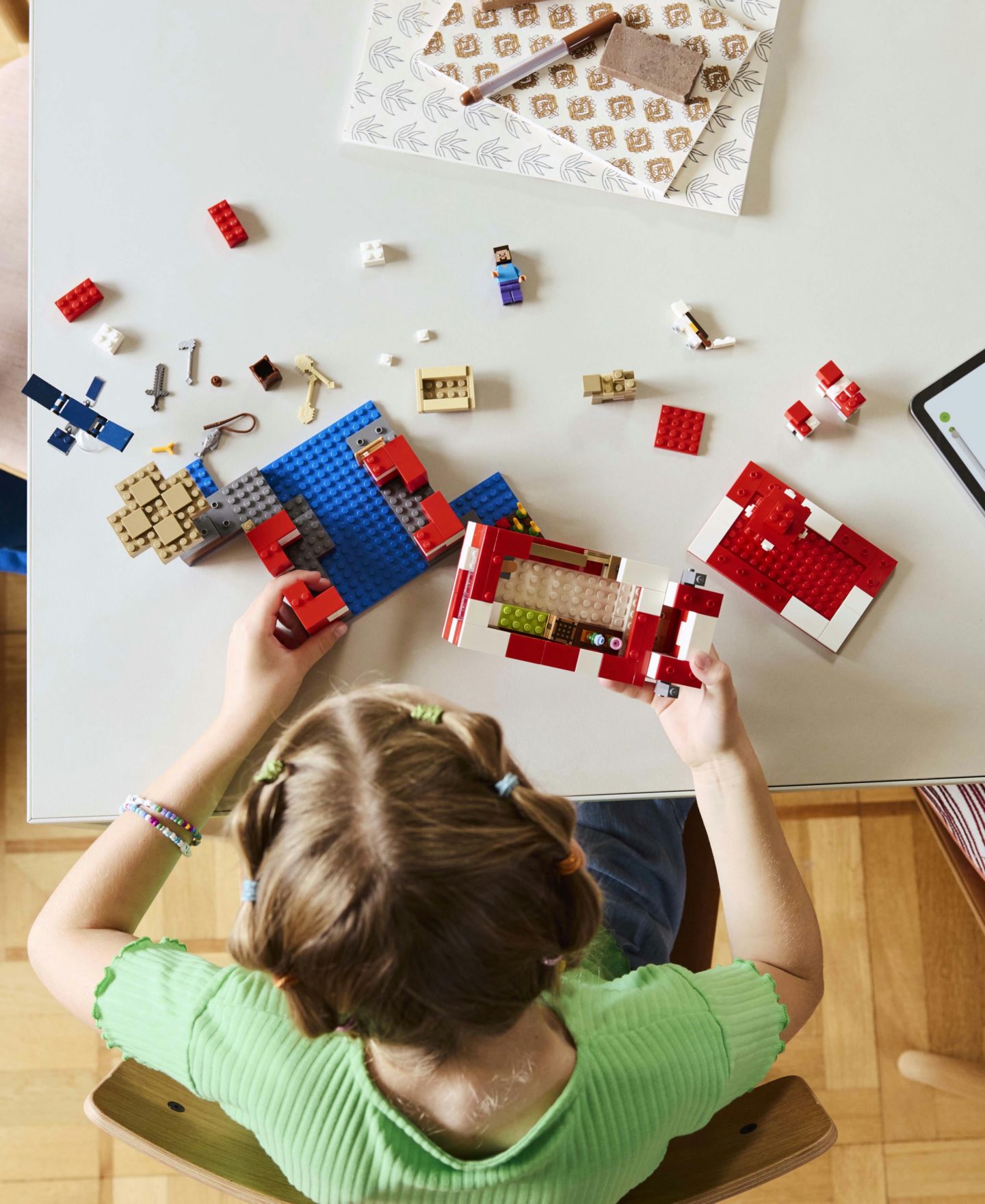 Детский конструктор LEGO® Minecraft The Mooshroom House Toy Figures Building Set 21270 — фото 9