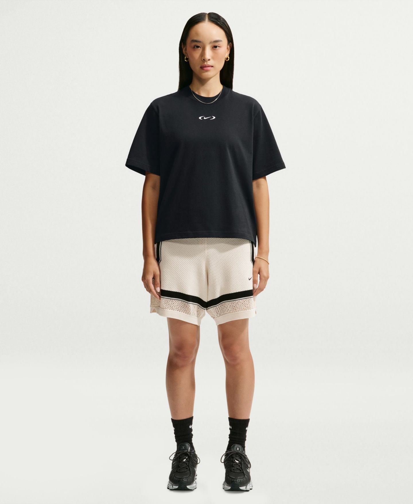 Женская футболка Nike Sportswear Classic Short-Sleeve Loose, цвет: Чёрный — фото 1