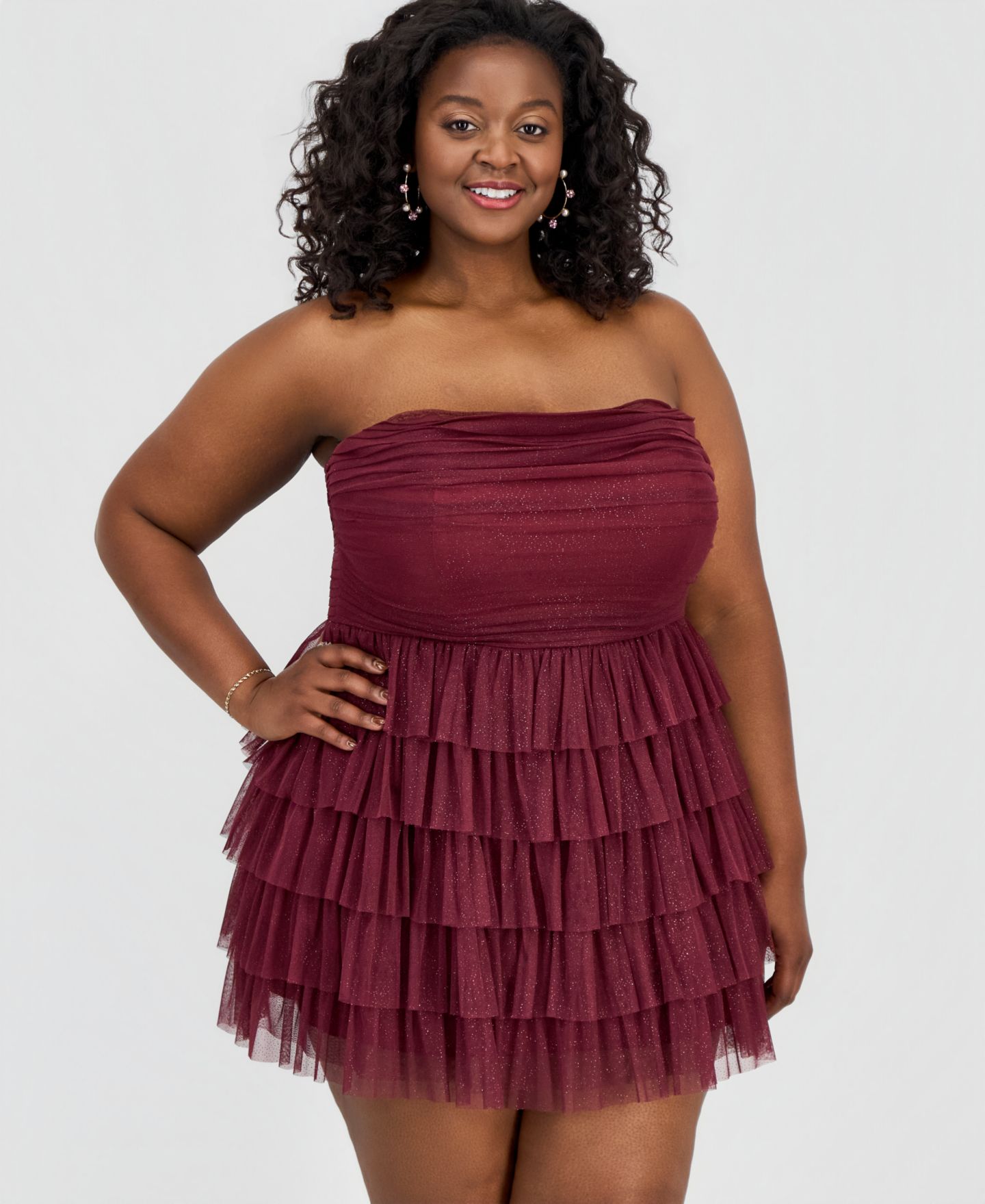 Женское платье B Darlin Trendy Plus Size Glitter Ruffled Strapless, цвет: Винный — фото 2